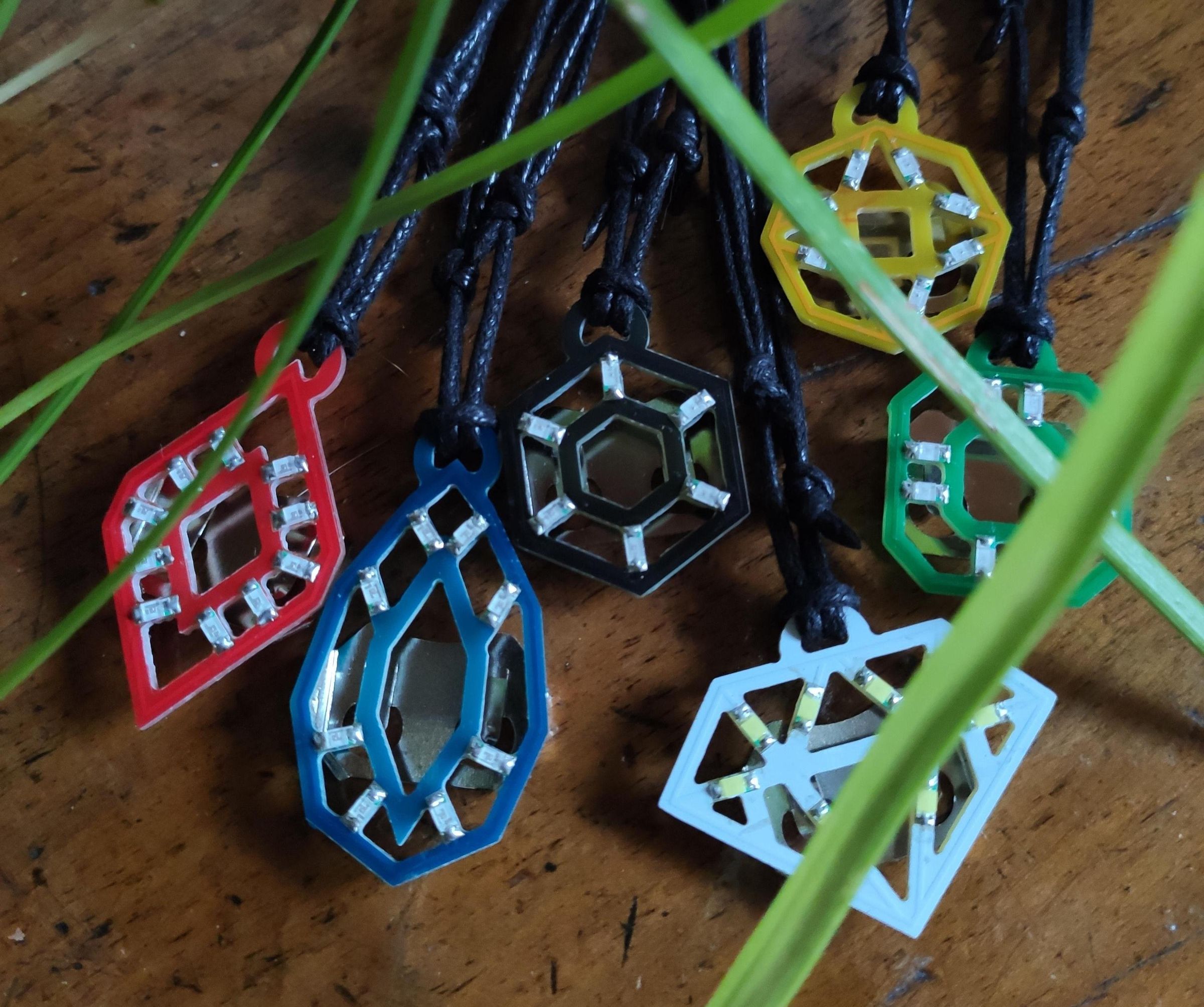 NeckLight V2 : Glow-In-The-Dark Necklaces With Shapes, Colors and LIGHTS