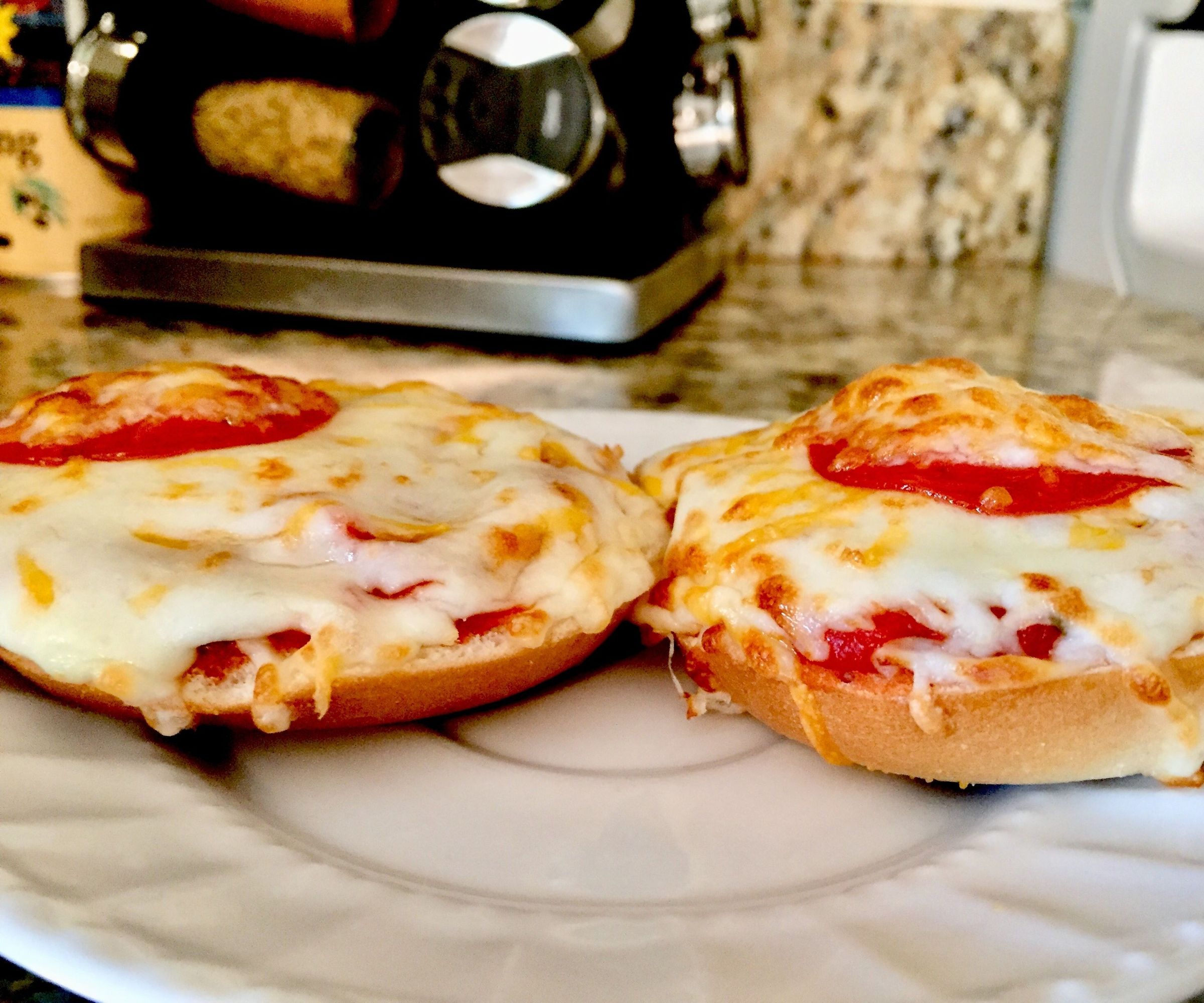 5 Minute Pizza Bagles!