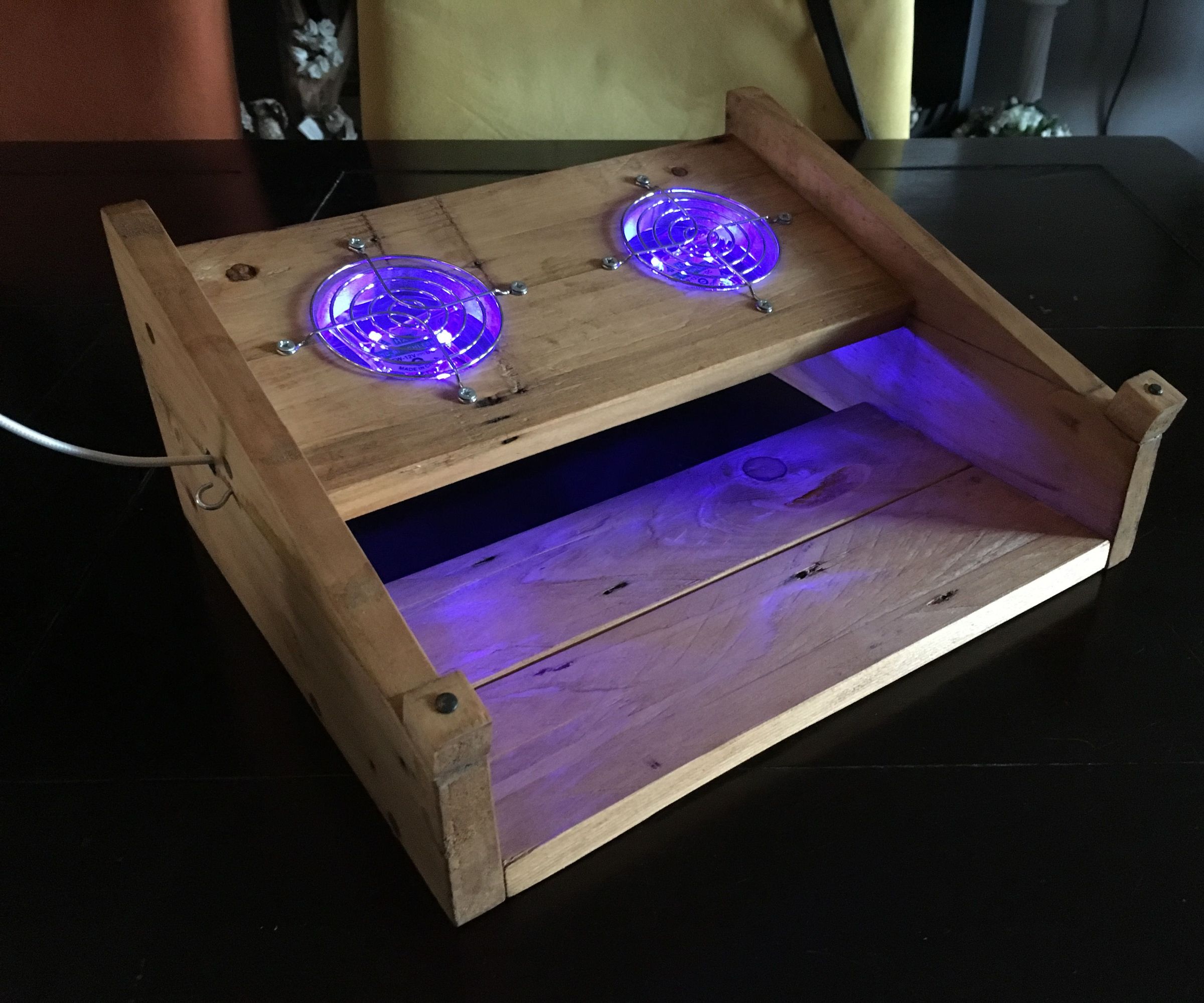 Pallet Wood MacBook Stand (Dutch)