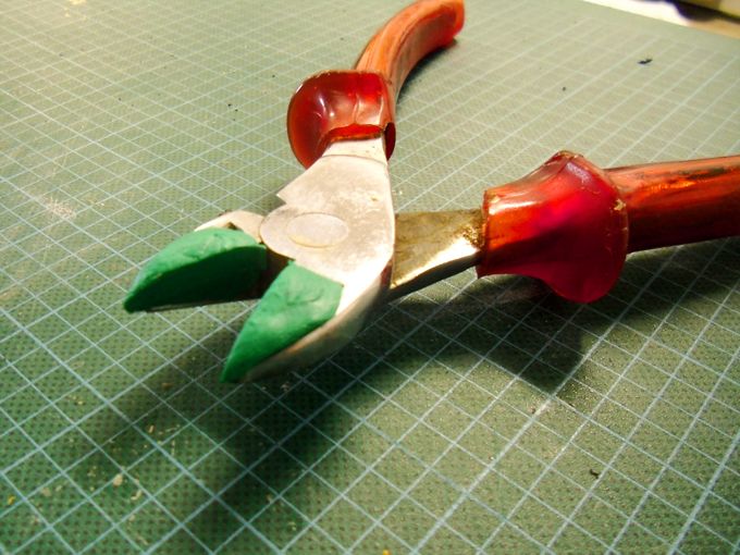 Wire Clippers With Sugru (unpub.v1)