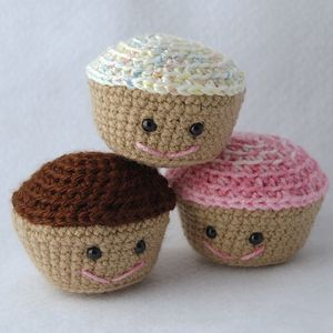 Crochet an Amigurumi Cupcake