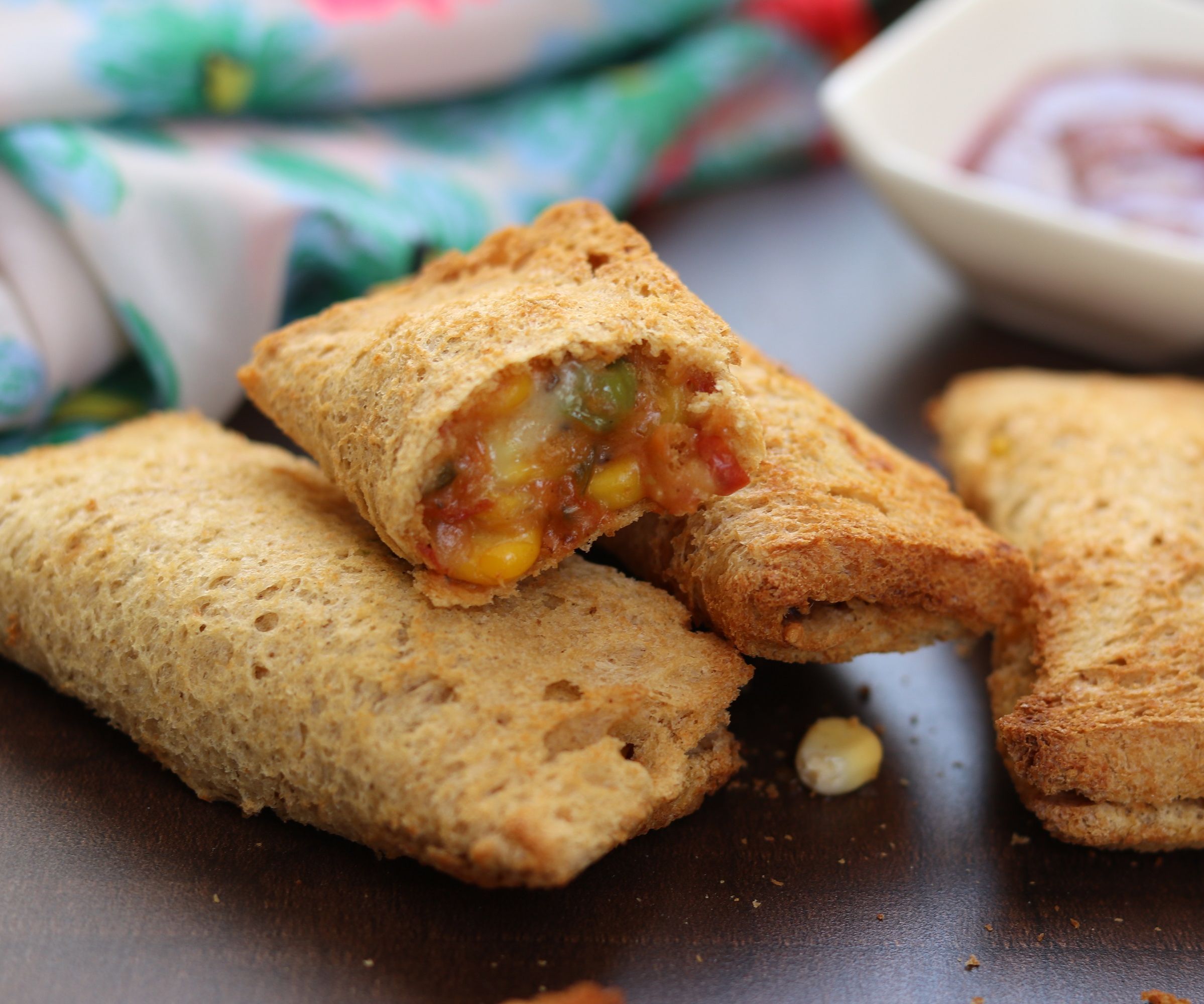 Bread Pizza Pockets | Veg Pizza Puffs