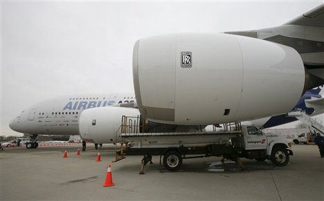 A380 Emirates Paper Model 1:132 : 5 Steps - Instructables