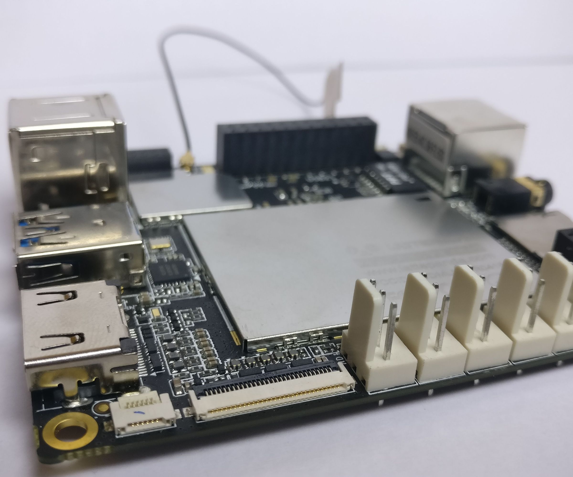 LattePanda- 90$ Palm Sized Windows 10 Computer 
