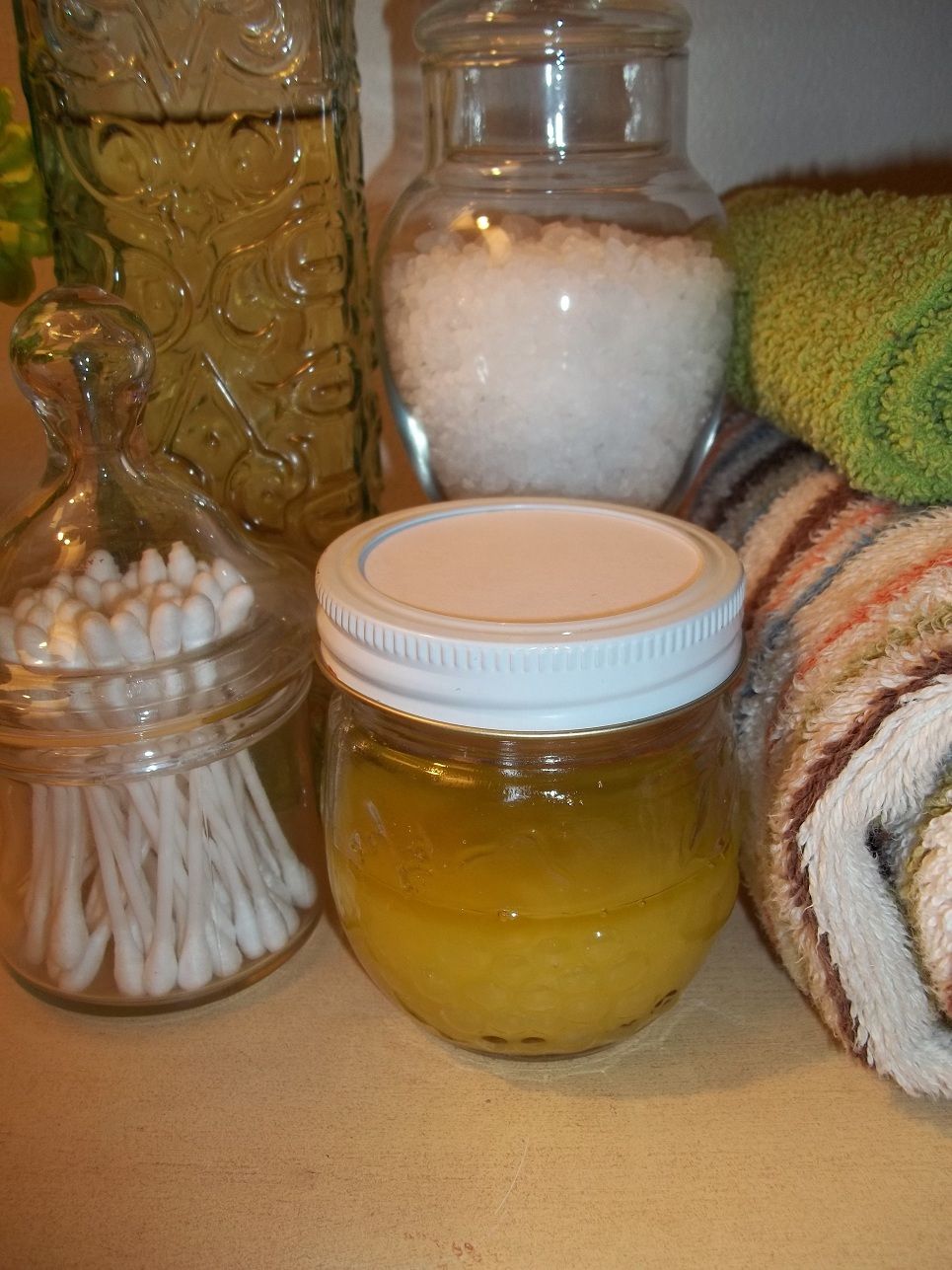 Pantry Raid: Make Your Own Moisturizing Sugar Scrub