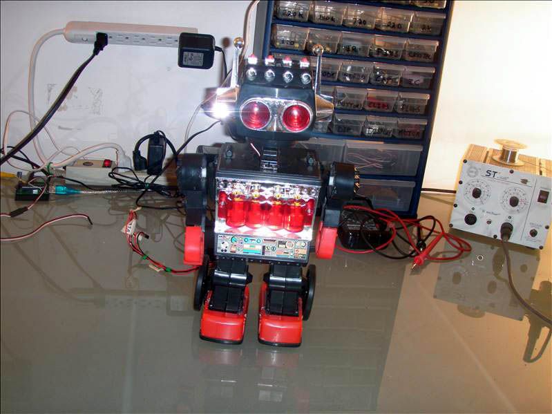 Retro 80's Master Blaster Robot