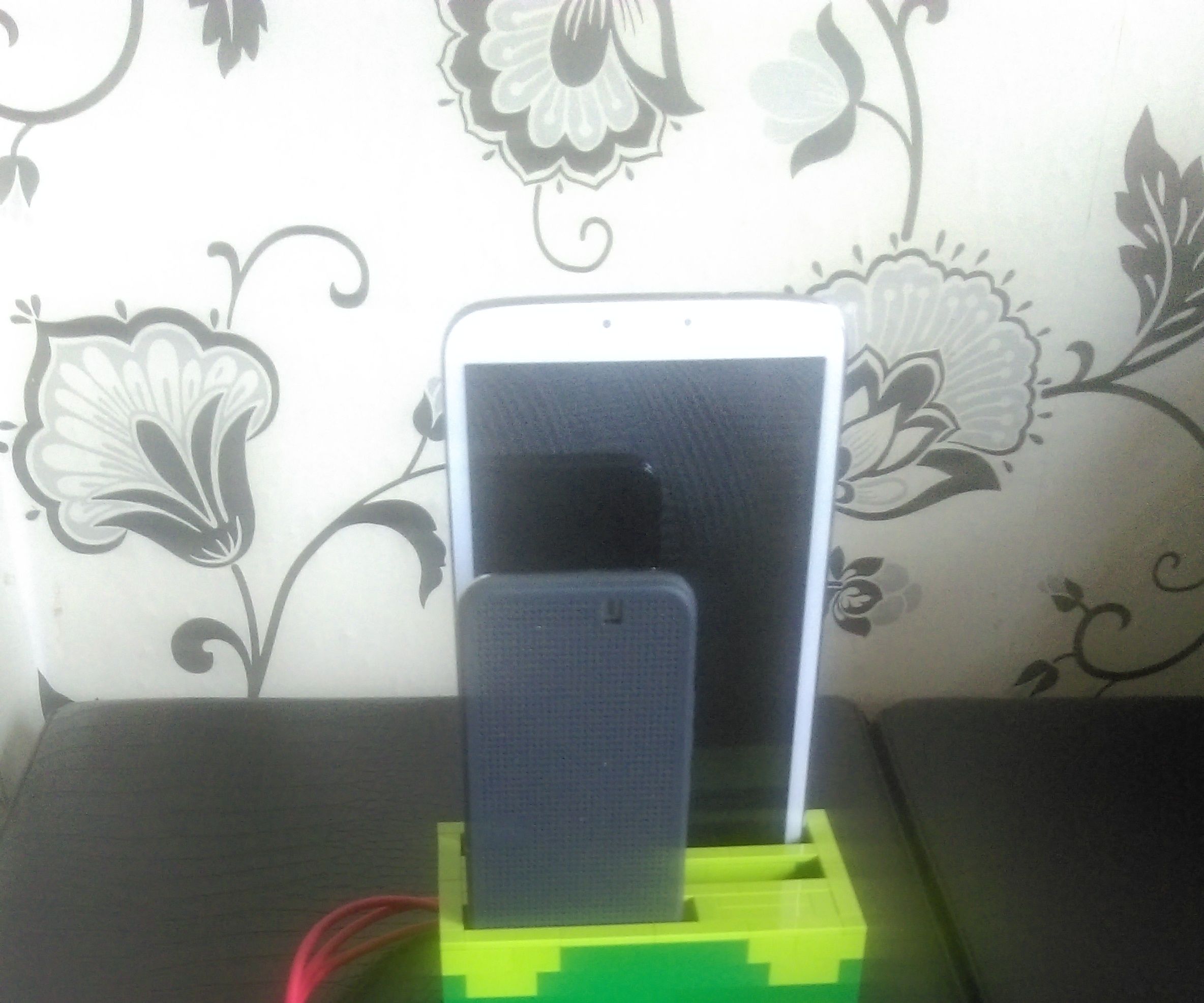 Lego multi device charge dock, phone tablet