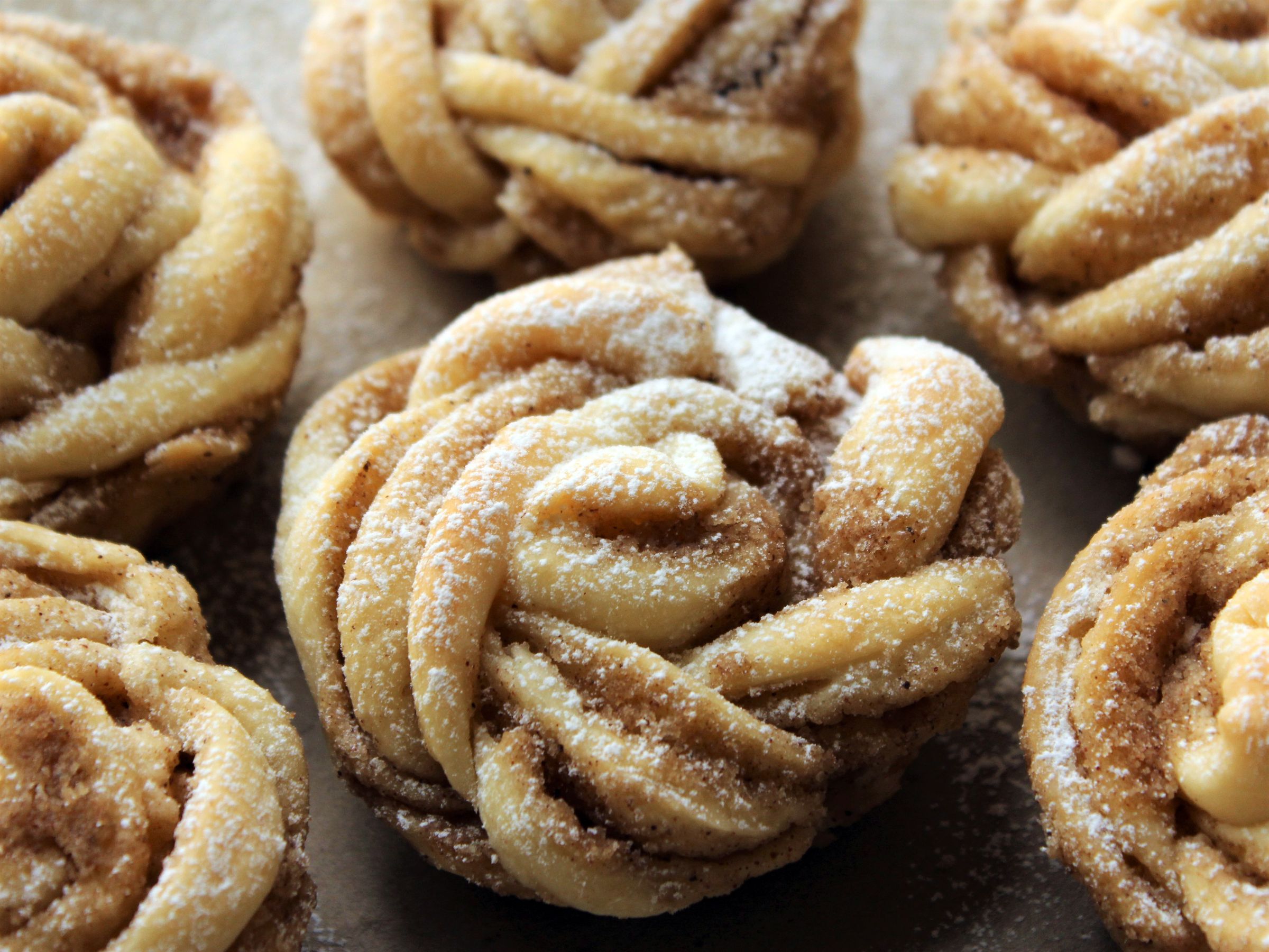DELICIOUS Swedish Cinnamon Knot Buns 7 Steps (with Pictures