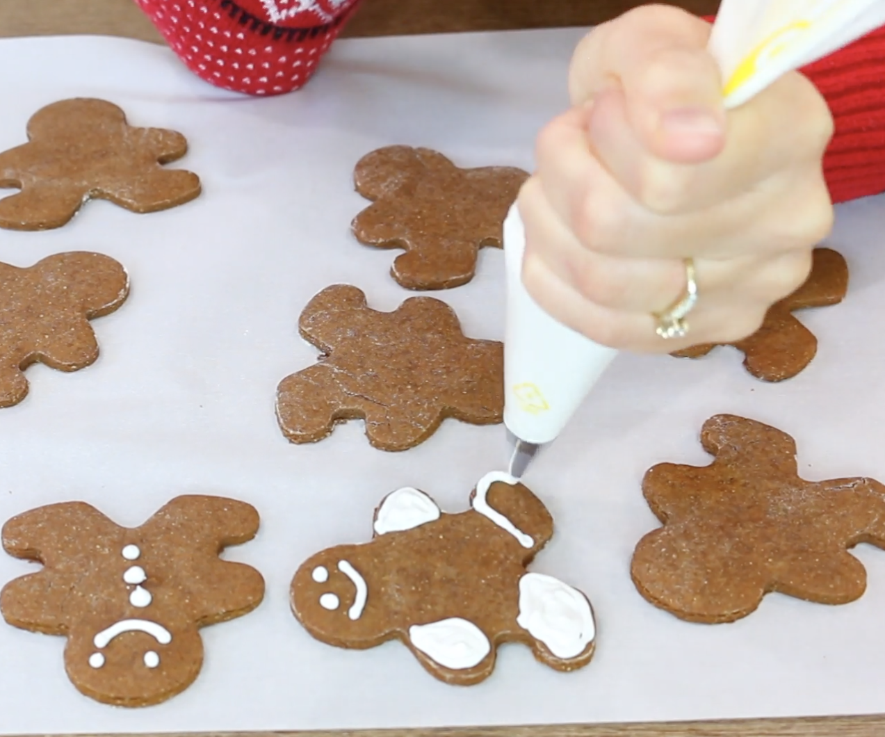 How to Make Royal Icing With Egg Whites