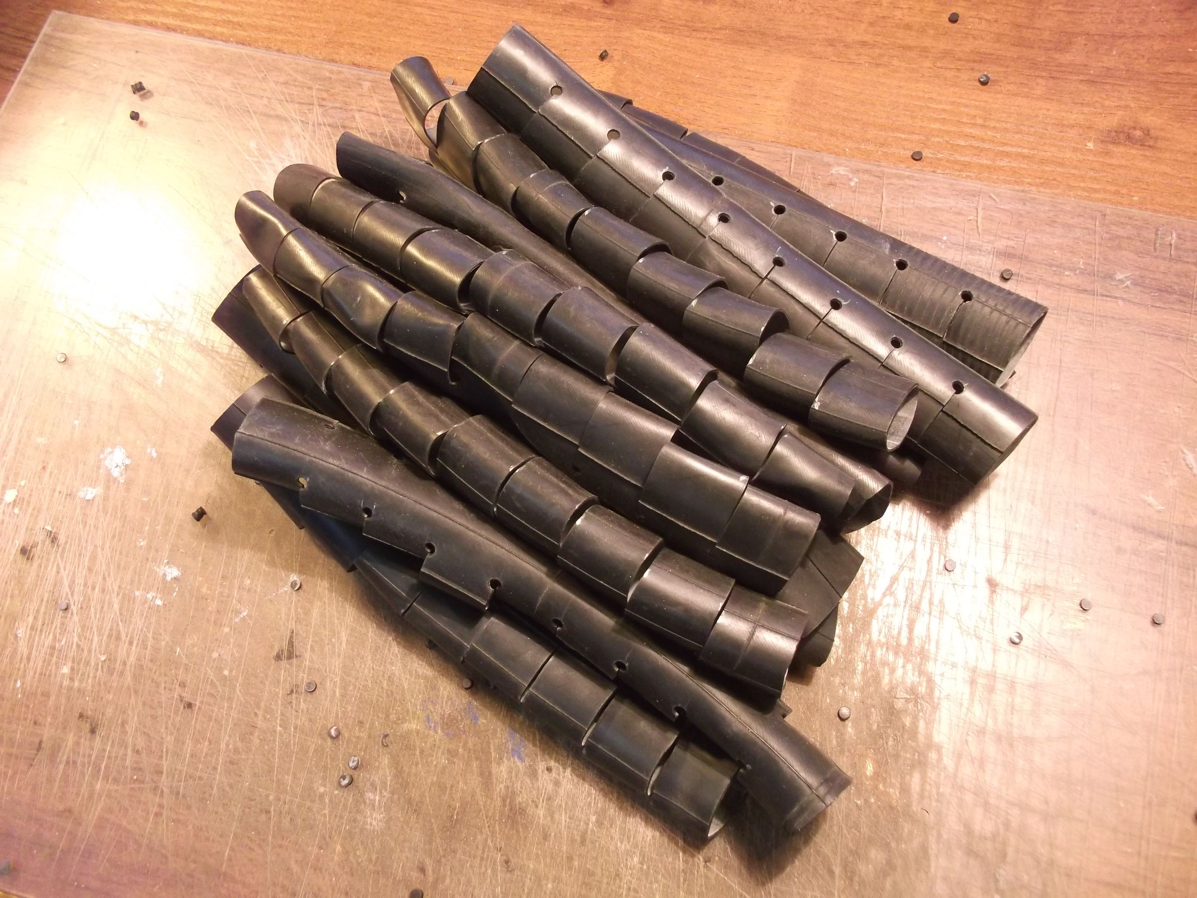 Inner Tubes + Plastic Bags Woven Rug 1 14 Steps (with Pictures