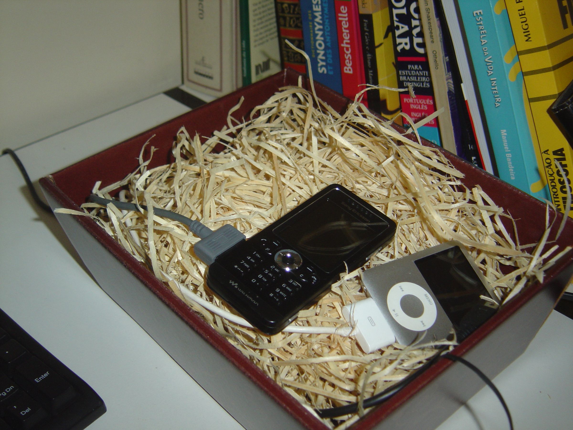 Straw charging station