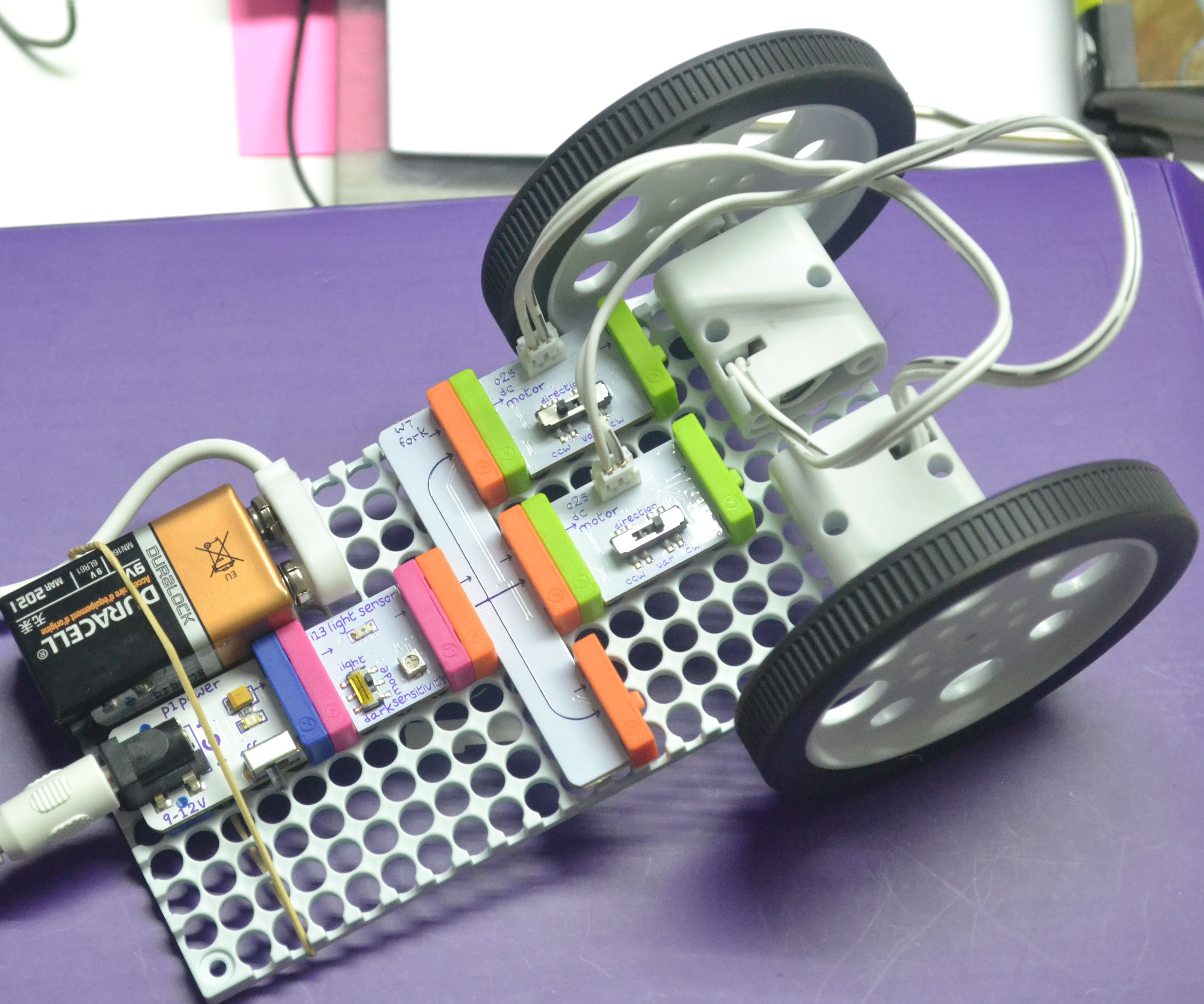 How to Make a Car With Little Bits Controller by a Light Sensor
