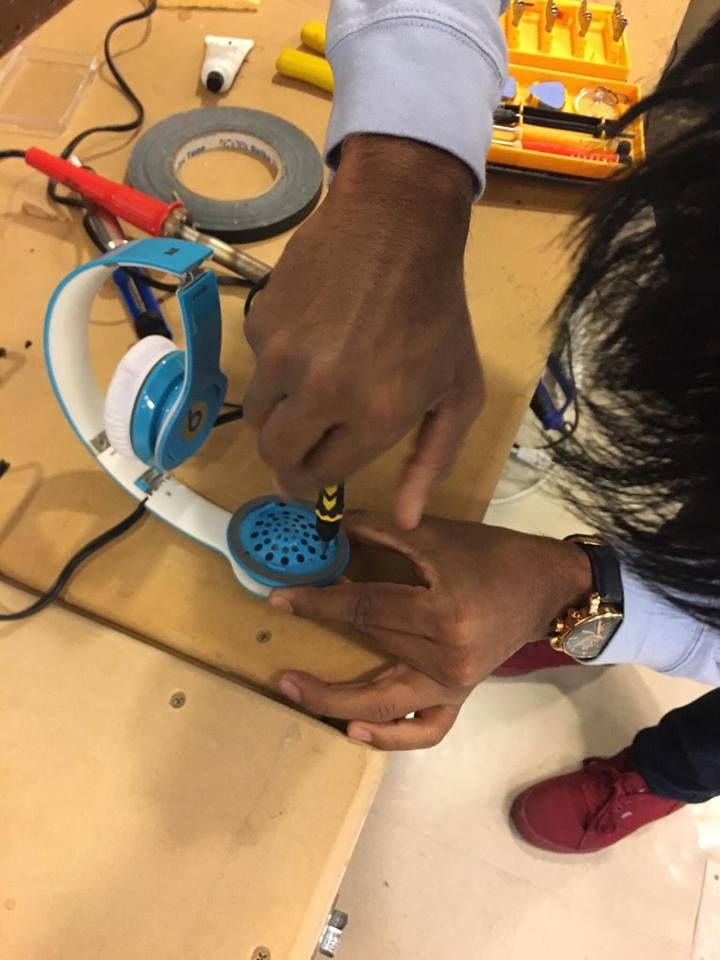 How to Repair a Pair of Beats by Dr. Dre Headphones With a Broken ...