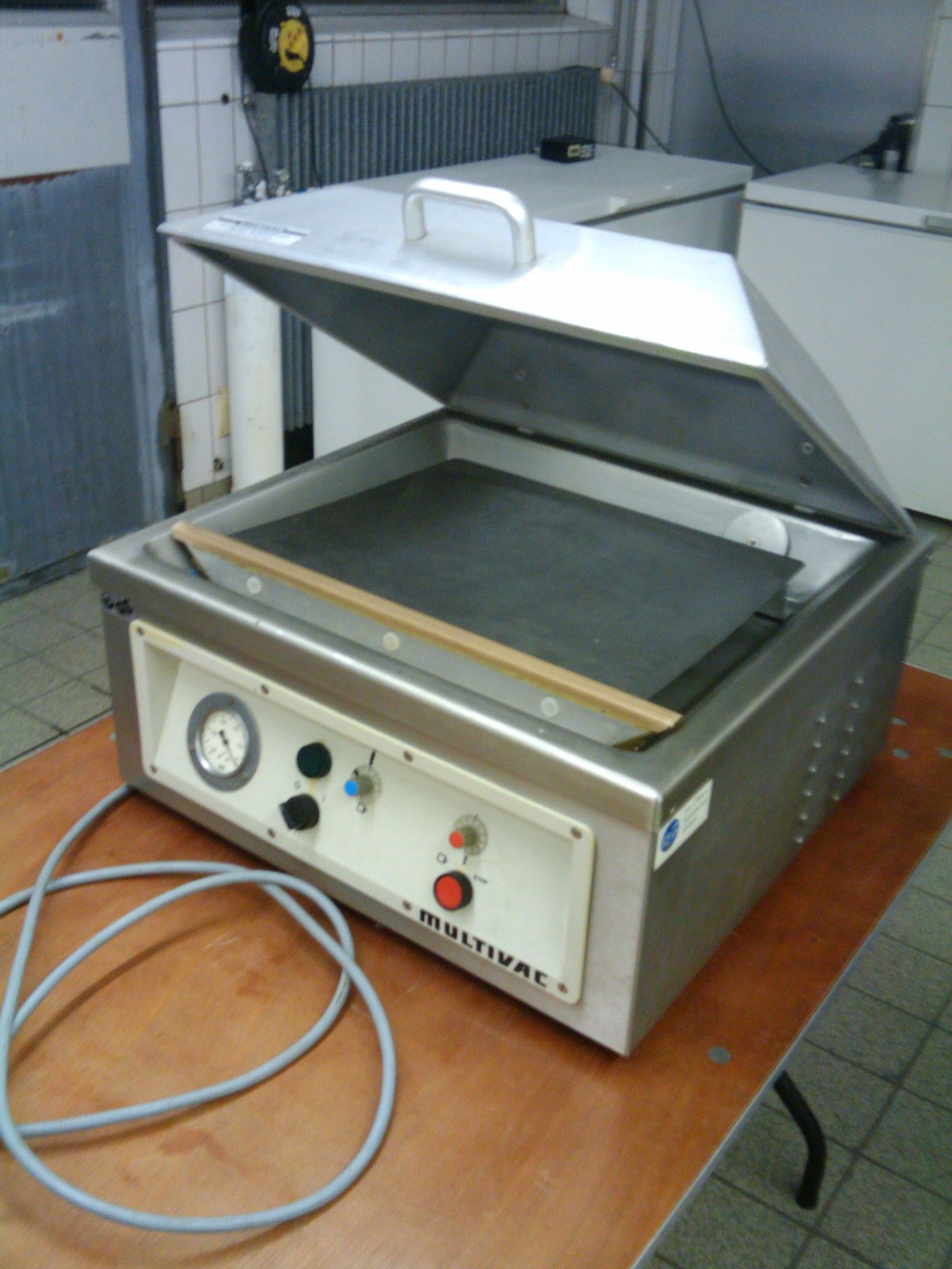 DIY Vacuum Chamber for Sous Vide and the Kitchen 8 Steps (with