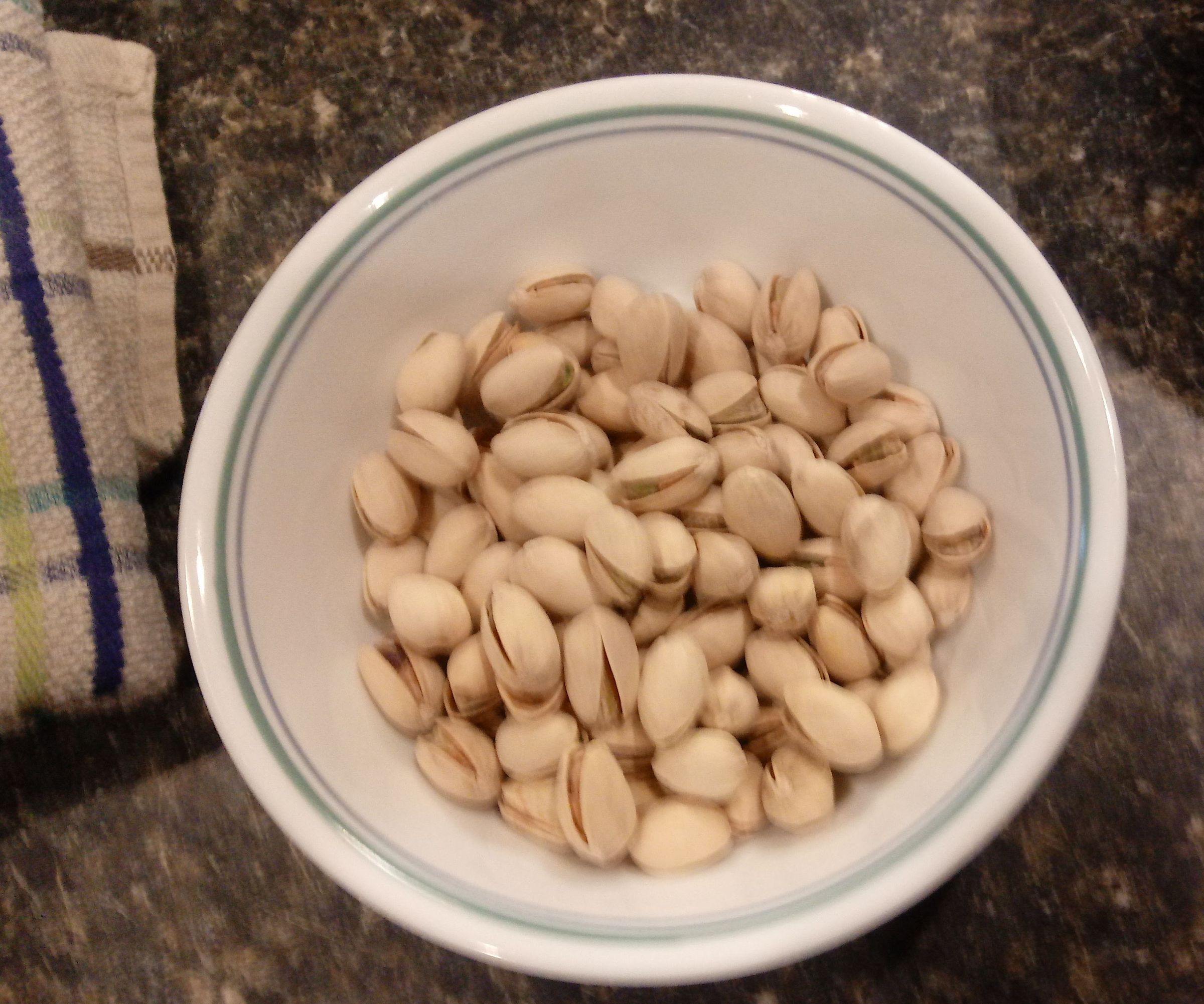 How to Shell Pistachios Easily 