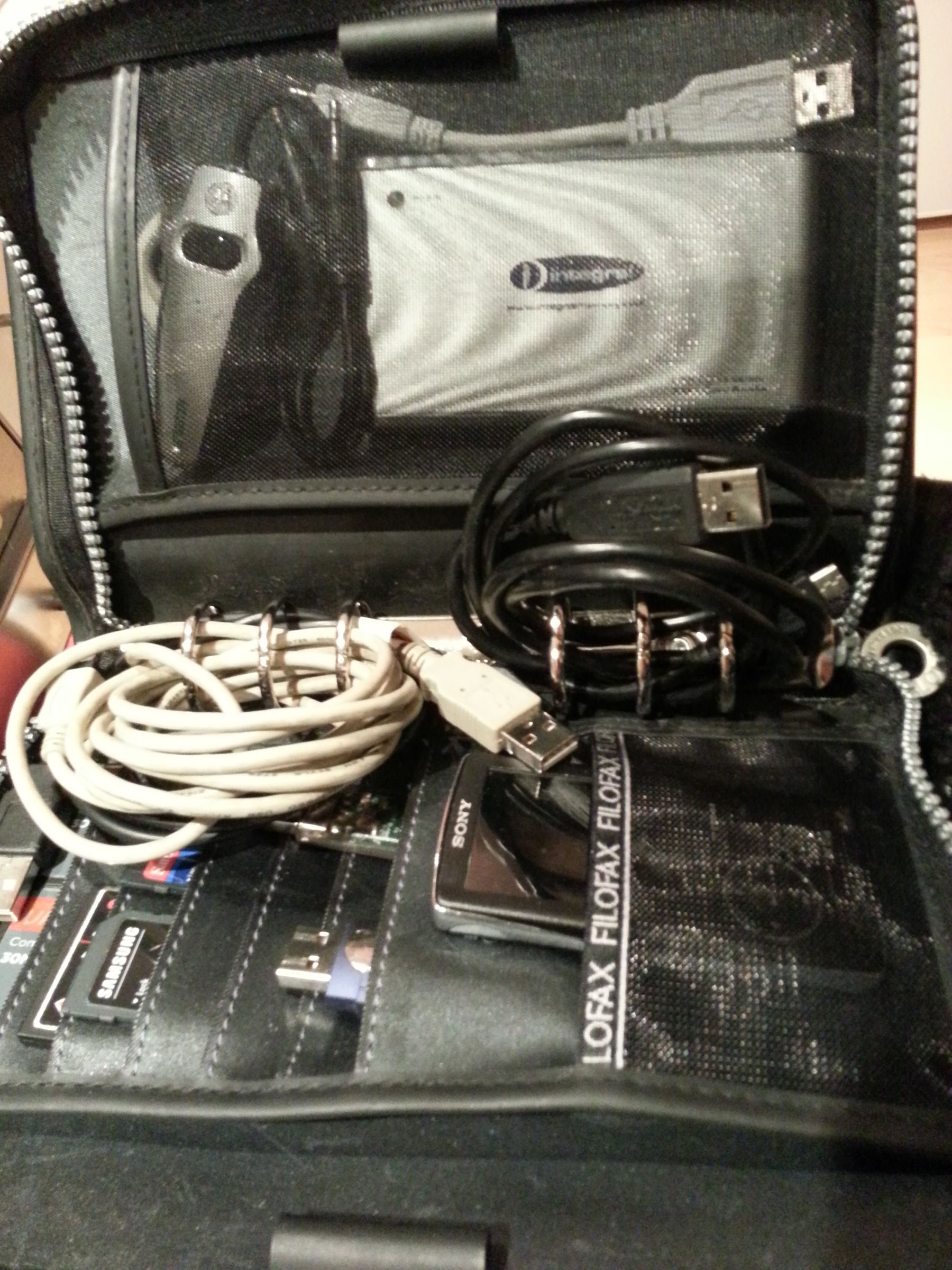 Filofax Hack: Make a Portable Peripherals Storage Case
