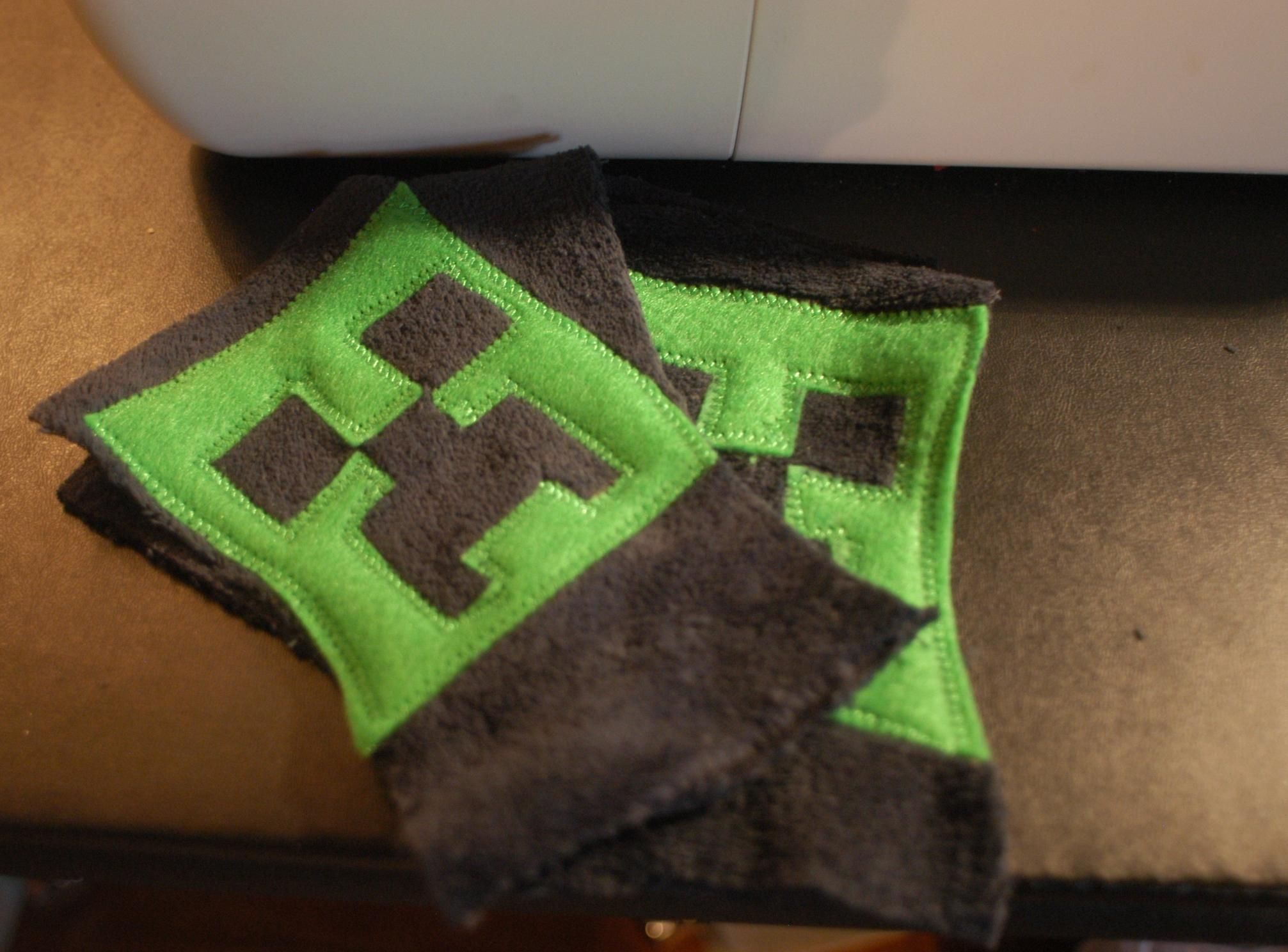 Minecraft Creeper Fingerless Gloves Pattern