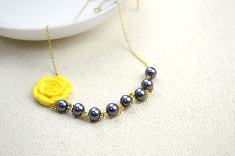 Pearl Necklaces With an Adorable Acrylic Flower