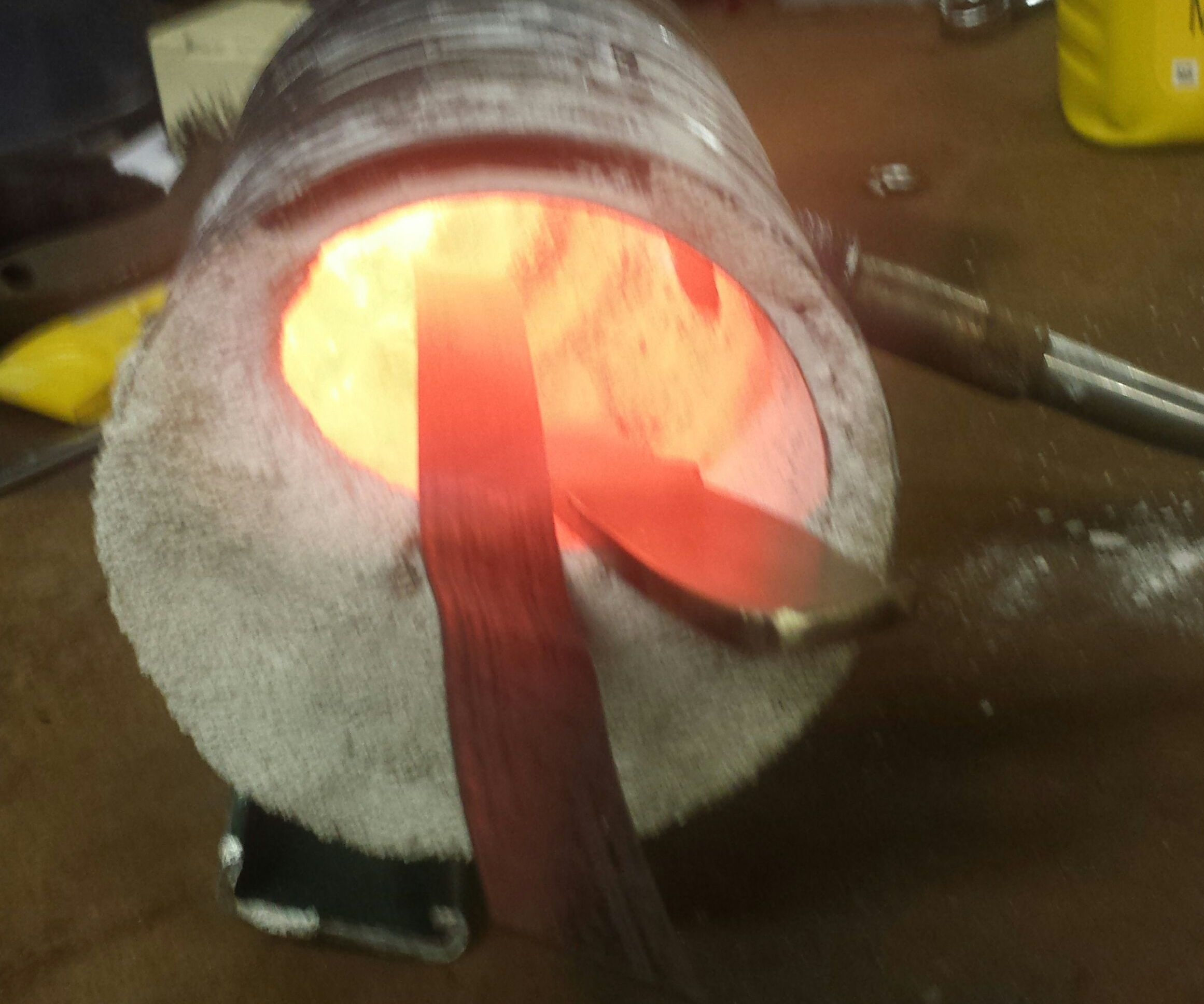 Tempering a knife using my coffee can forge.