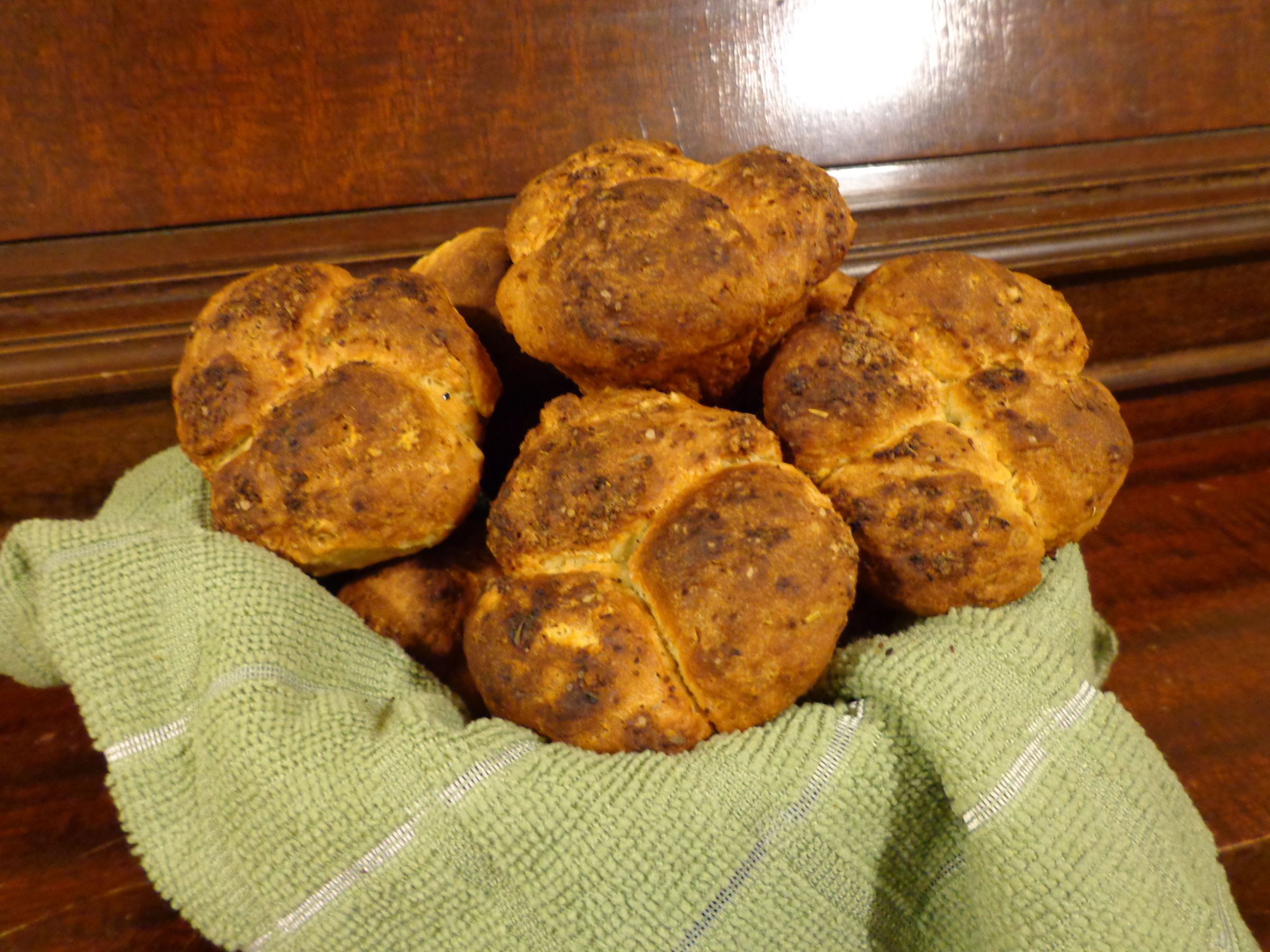 Garlic Rosemary Pull-Apart Rolls