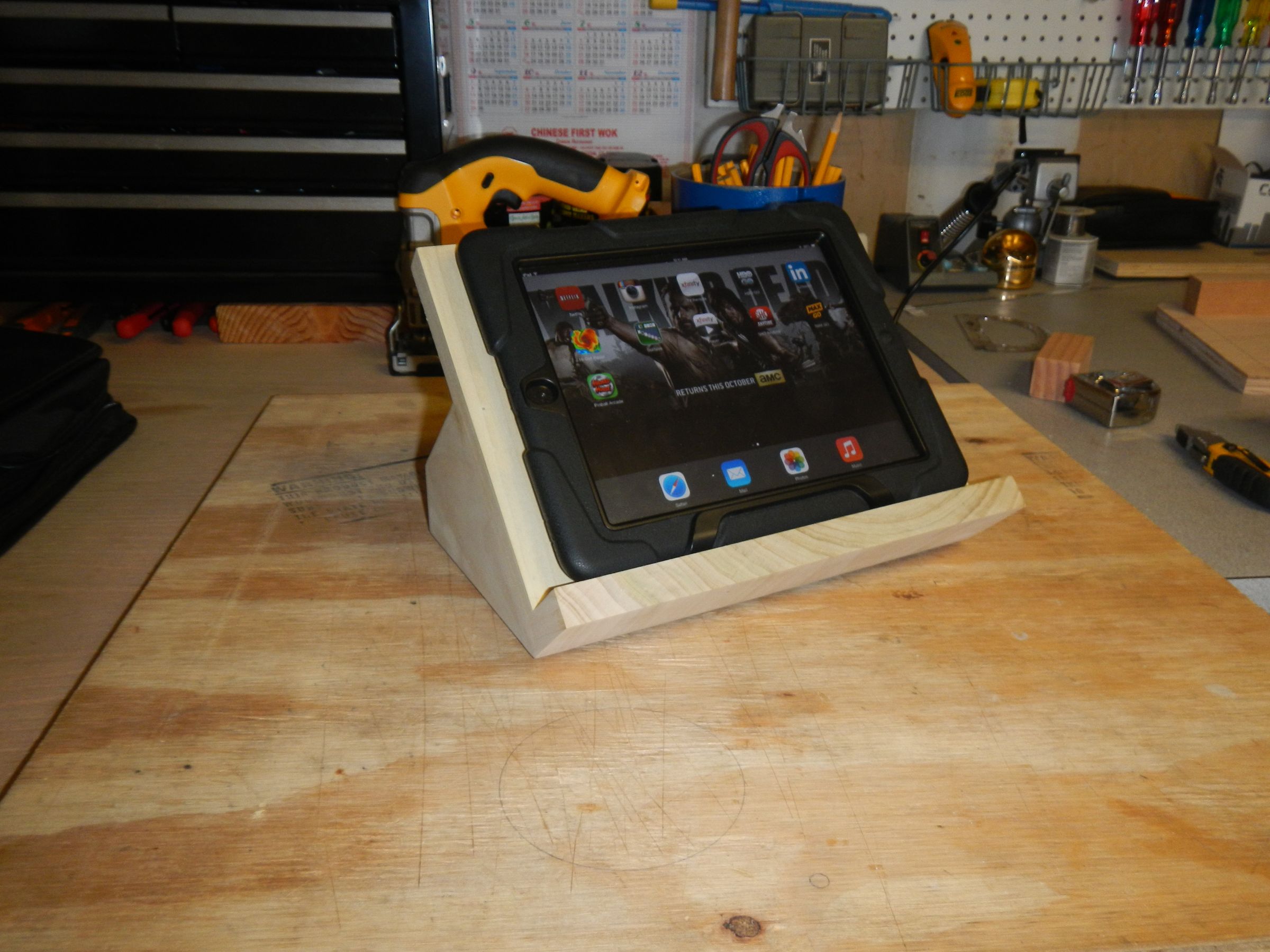 How to make a cheap iPad stand