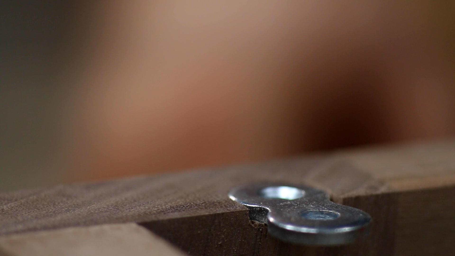 How to Install Figure 8 Table Top Fasteners 5 Steps (with Pictures