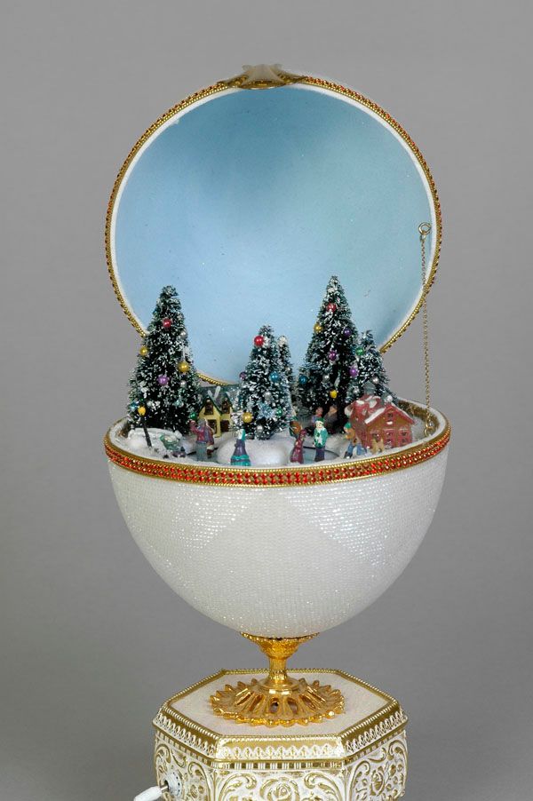 Mr. Christmas Train in Egg