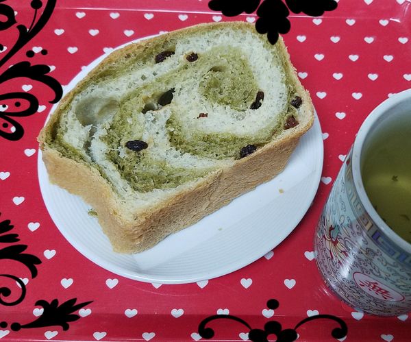 Matcha Marble Raisin Bread