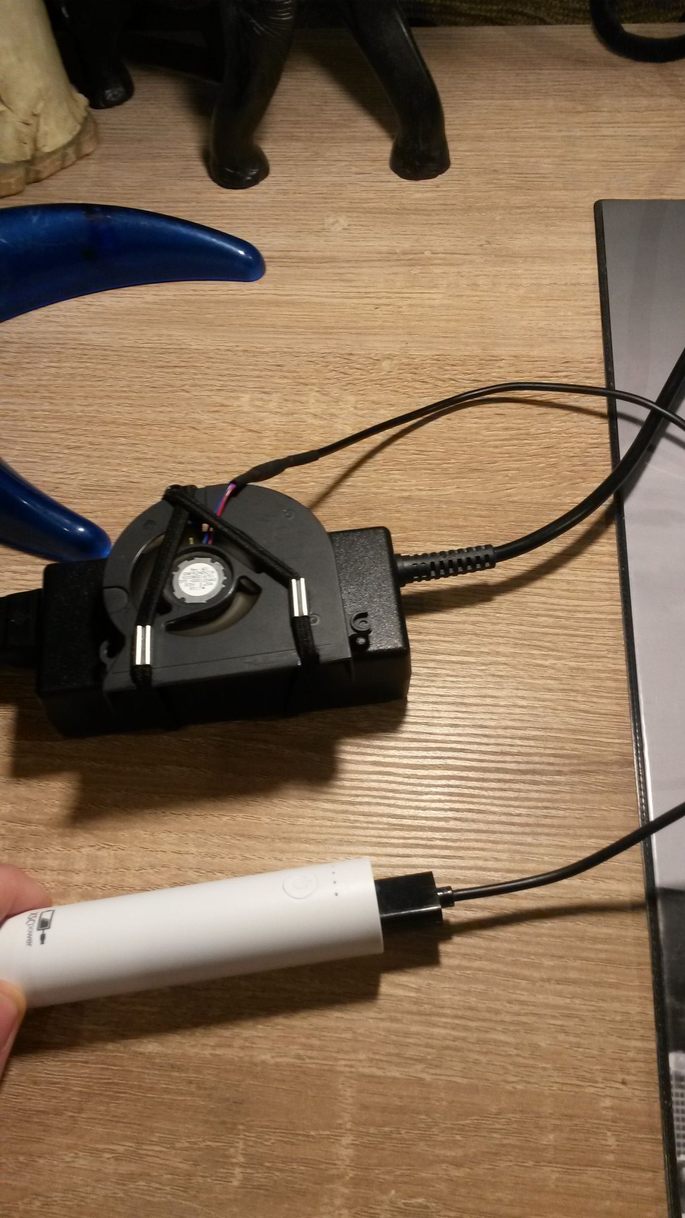 (laptop)Adapter Cooler 6 Steps Instructables