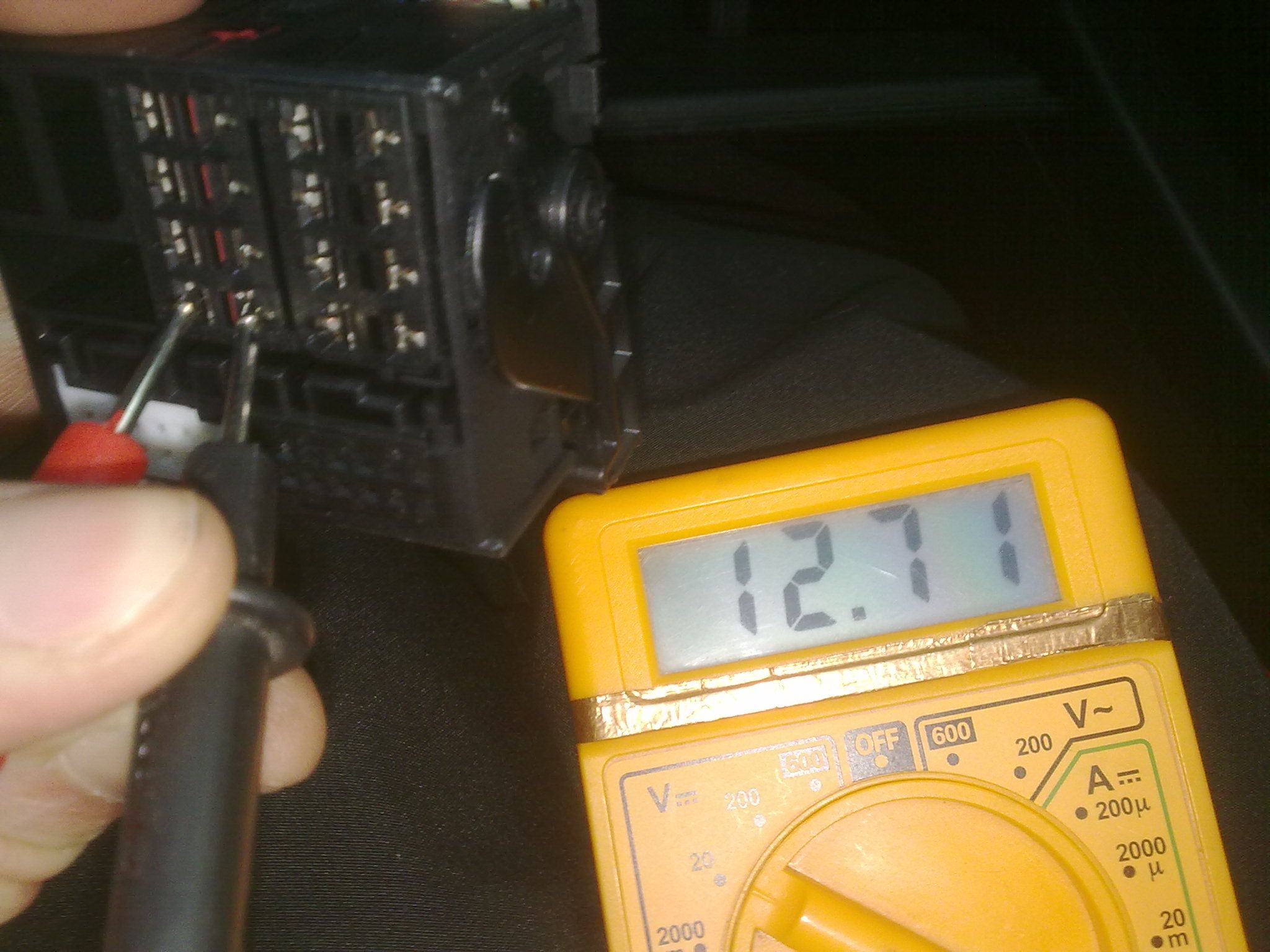 Adding RCAs to a Standard Car Head Unit 6 Steps (with Pictures