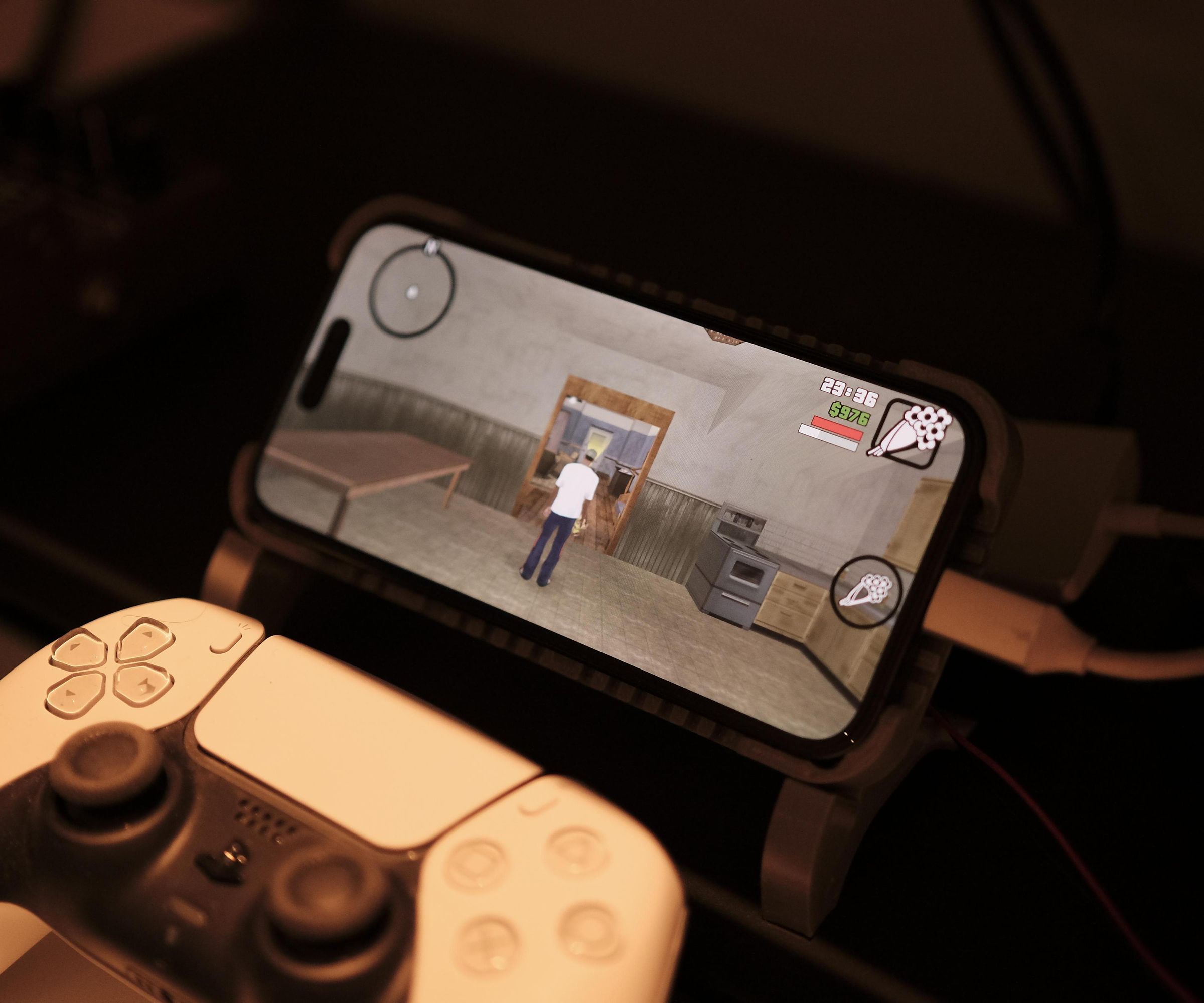 IPhone Gaming Cooler and Holder / Dedicated for IPhone 15 Pro, 14 Pro, 13 Pro.