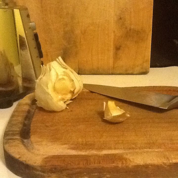 How to Shuck Garlic