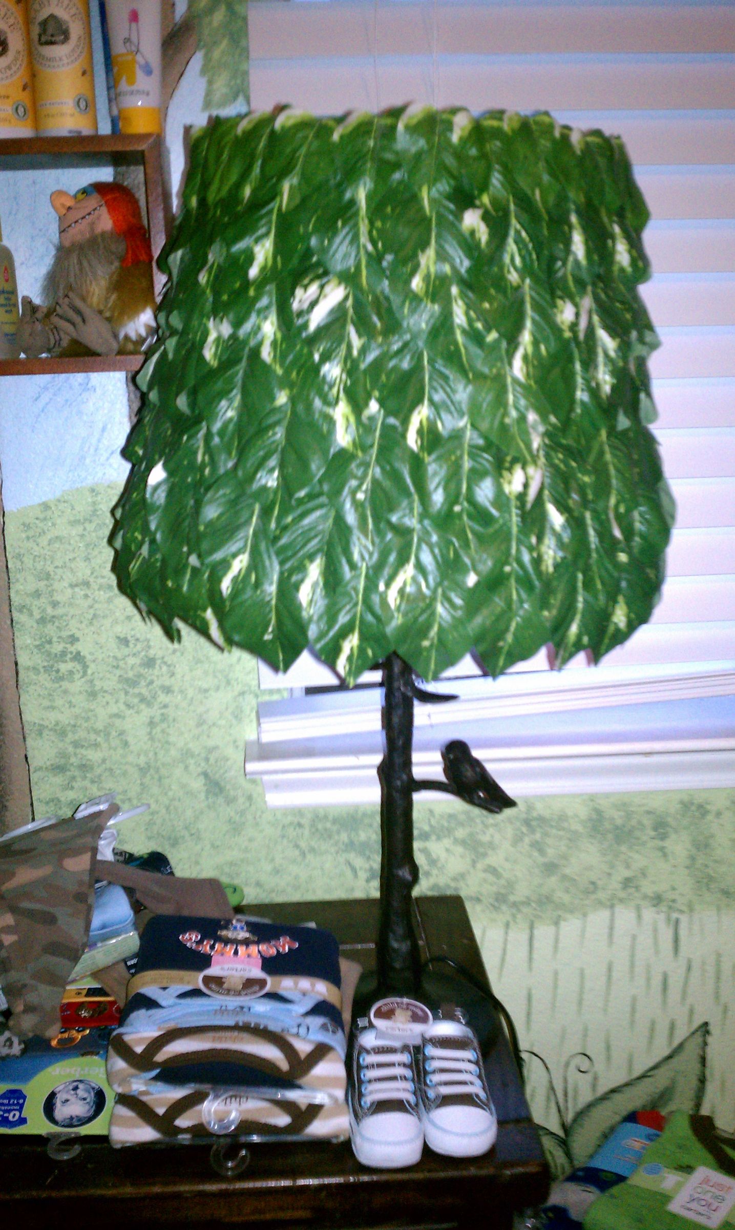 Make Your Own Leafy Lampshade for a Tree Lamp