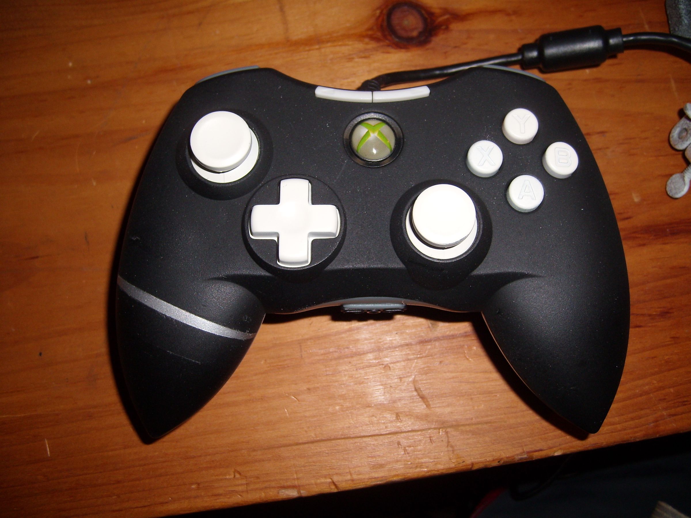 Xbox 360 Black and White Controller Color Mod