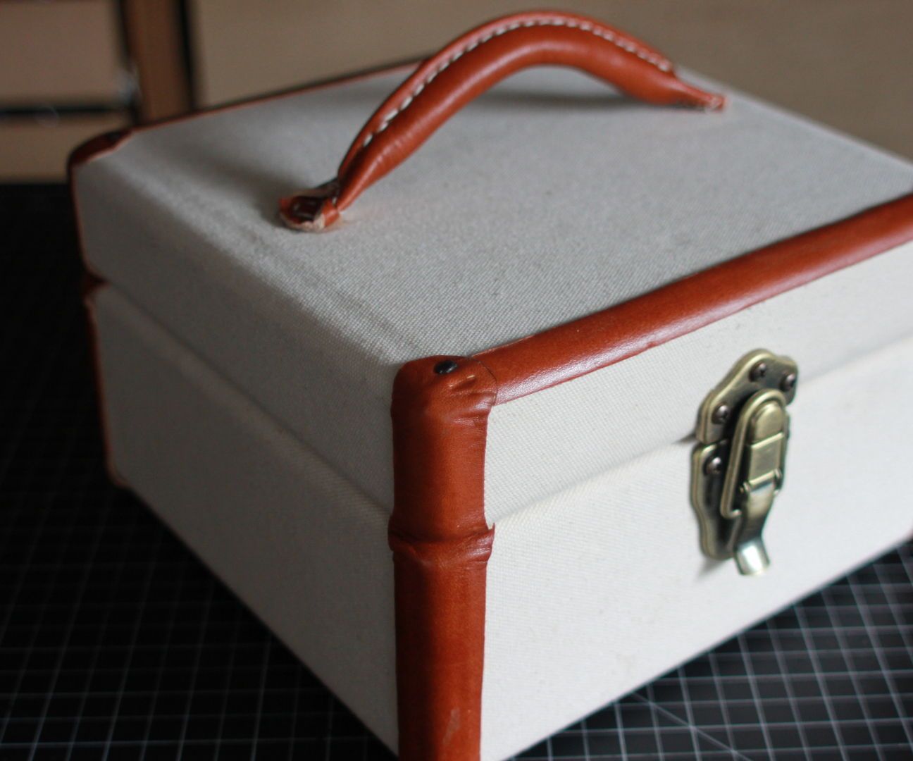 Vintage Style Keepsake Box in Canvas & Leather