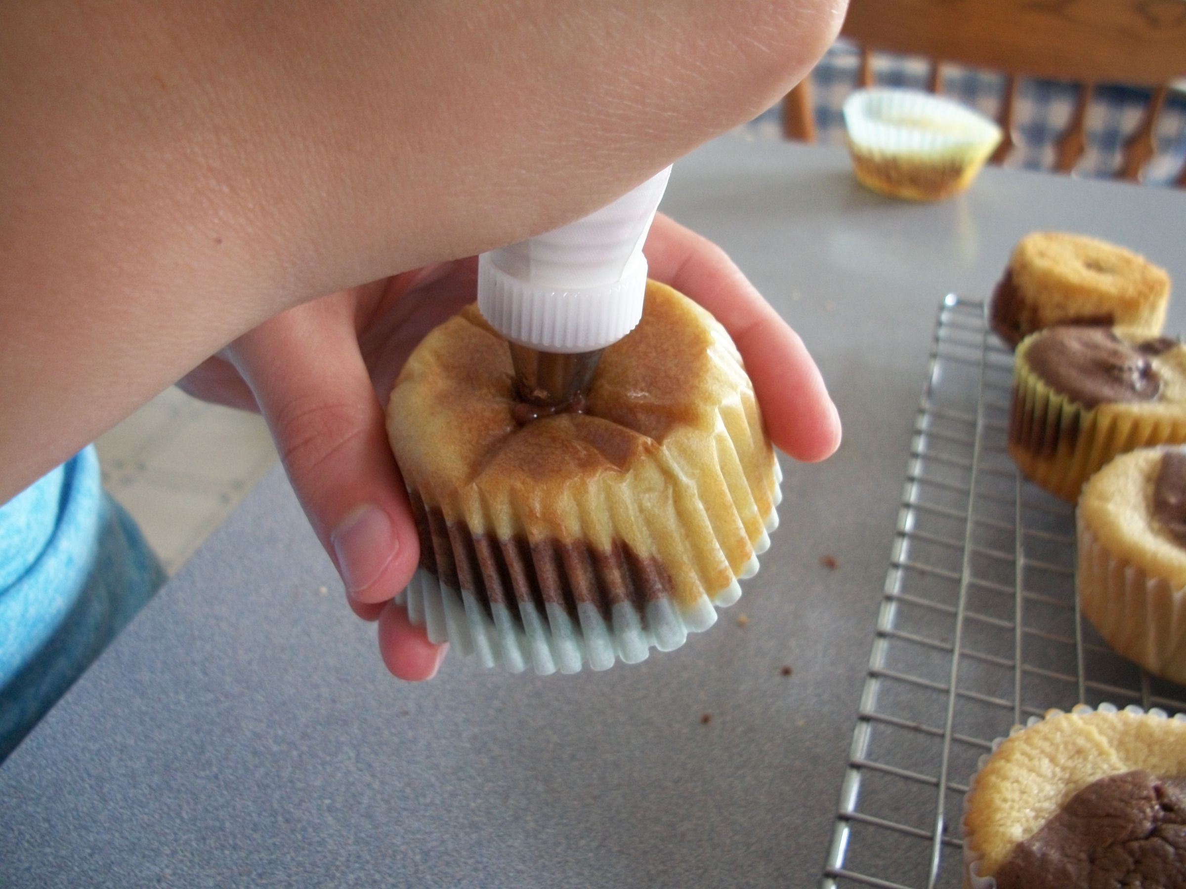 Chocolate Pudding Filled Marbled Party Cupcakes 3 Steps (with