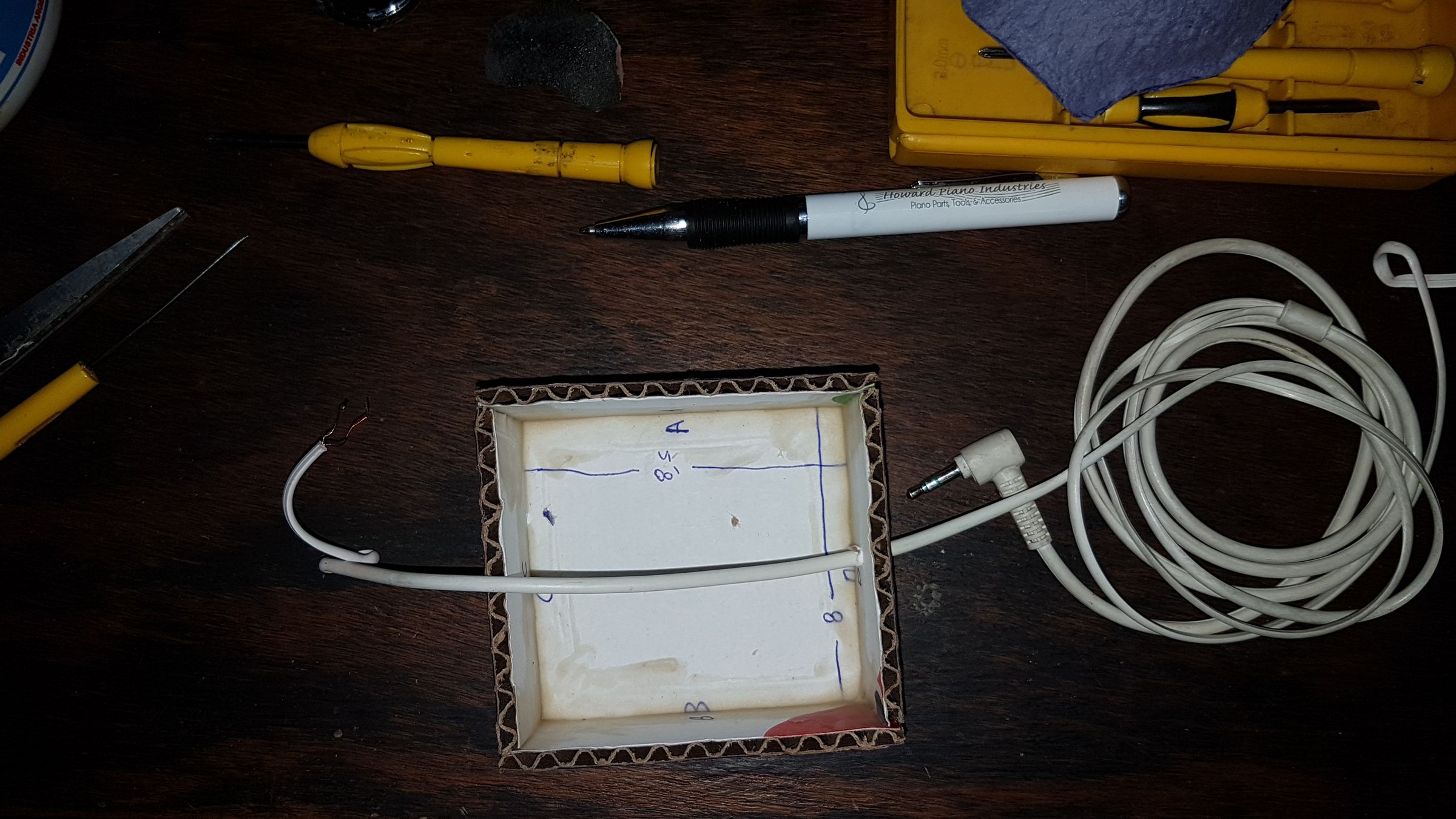 Recycling Headphones With Cardboard 6 Steps (with Pictures