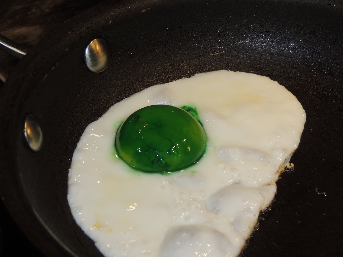 How to Make Green Eggs : 4 Steps (with Pictures) - Instructables