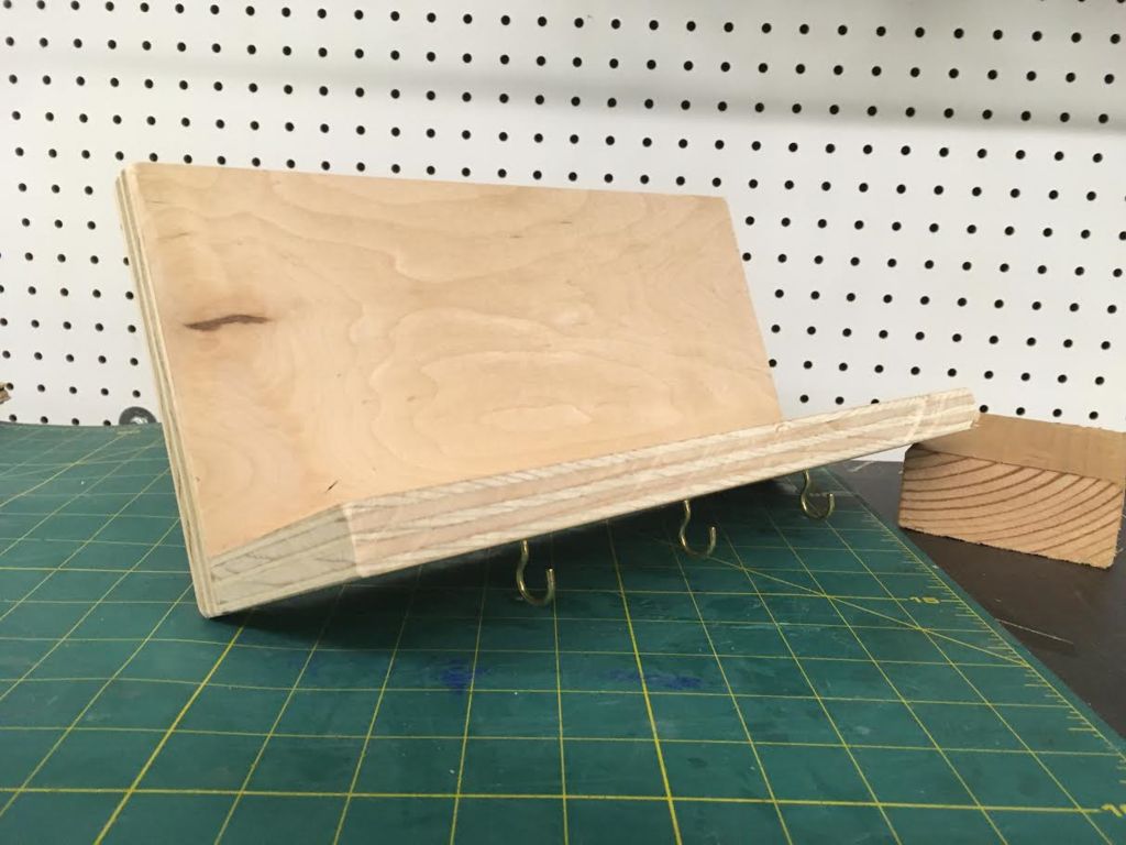 DIY Simple (Key Holding) Shelf 6 Steps