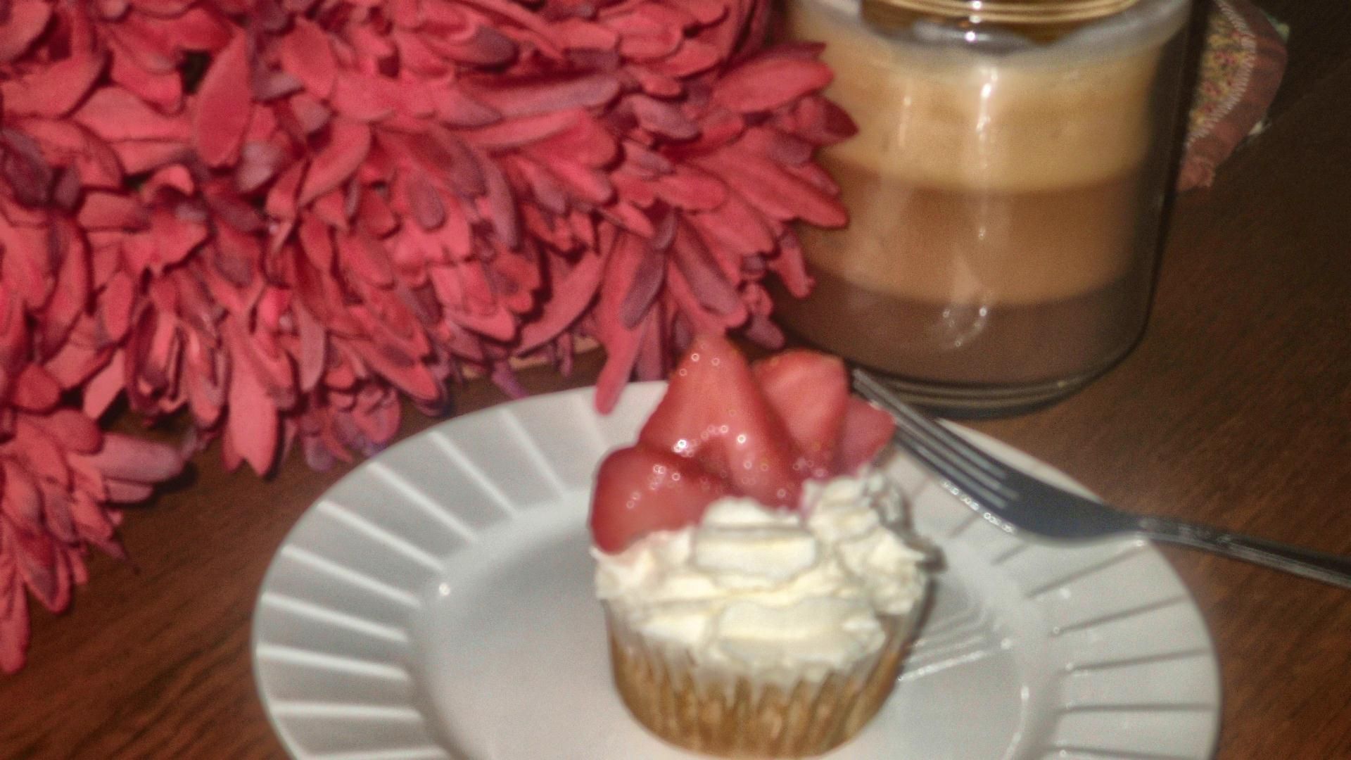 French Toast Cupcakes With Whipped Cream Frosting