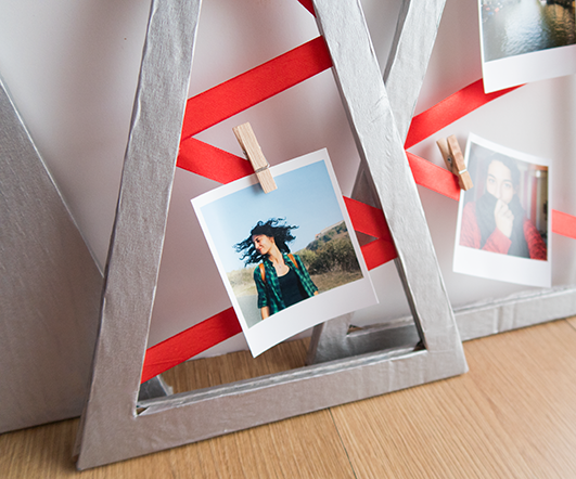 DIY Recycled Christmas Photo Display