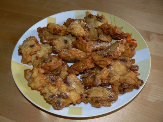 Fritters with apples and raisins