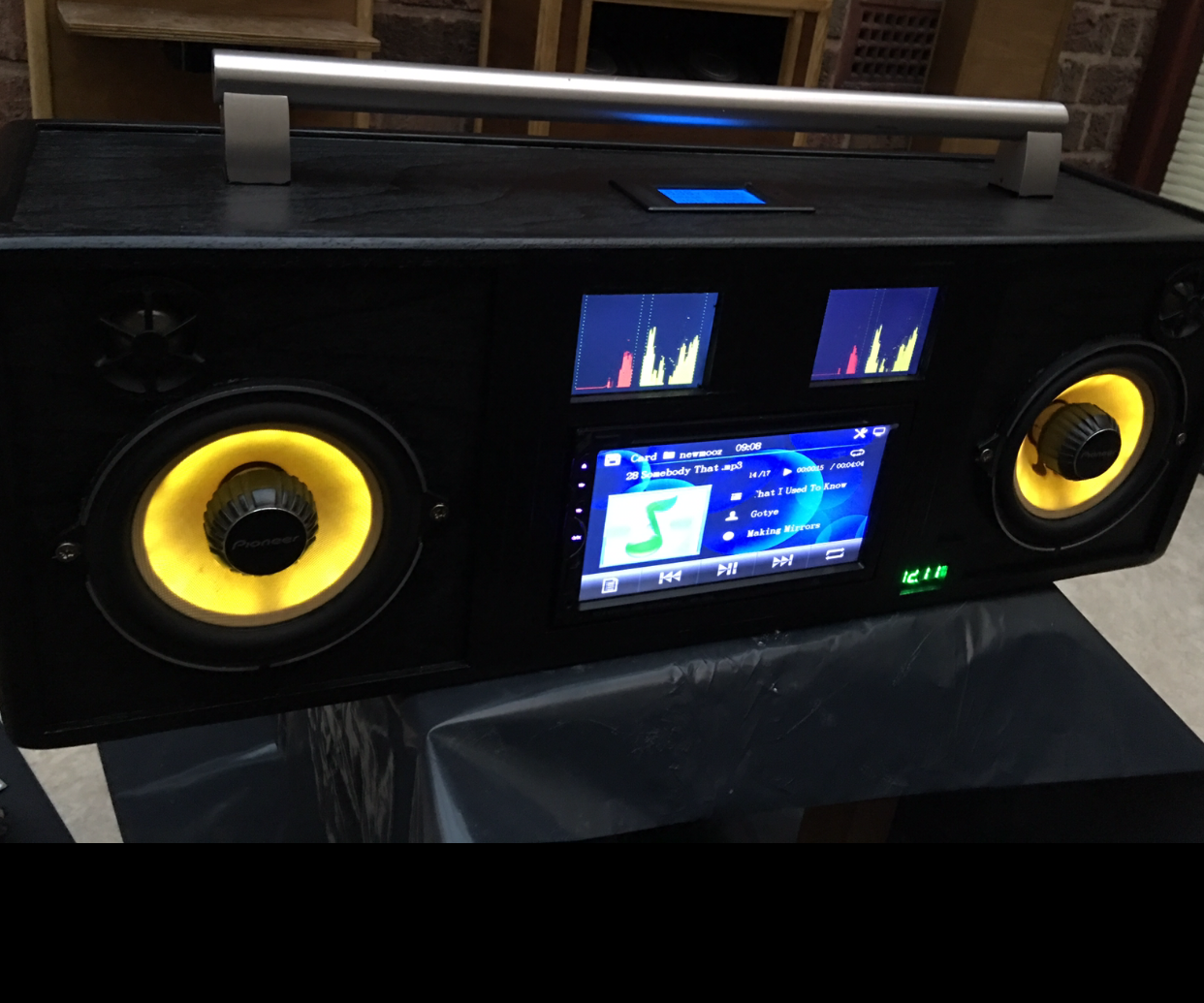 CD / DVD / BT / USB / SD Portable Audio System