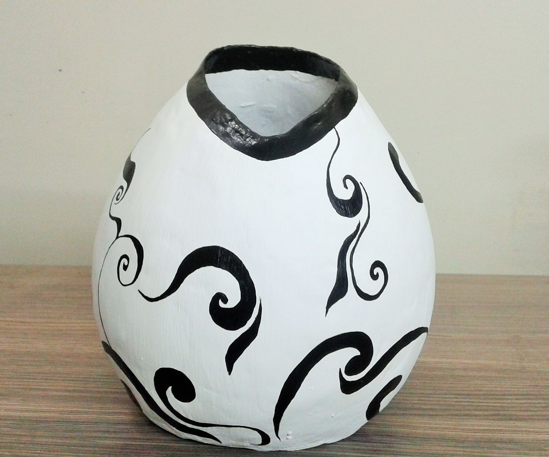 How to Make a Vase With Paper