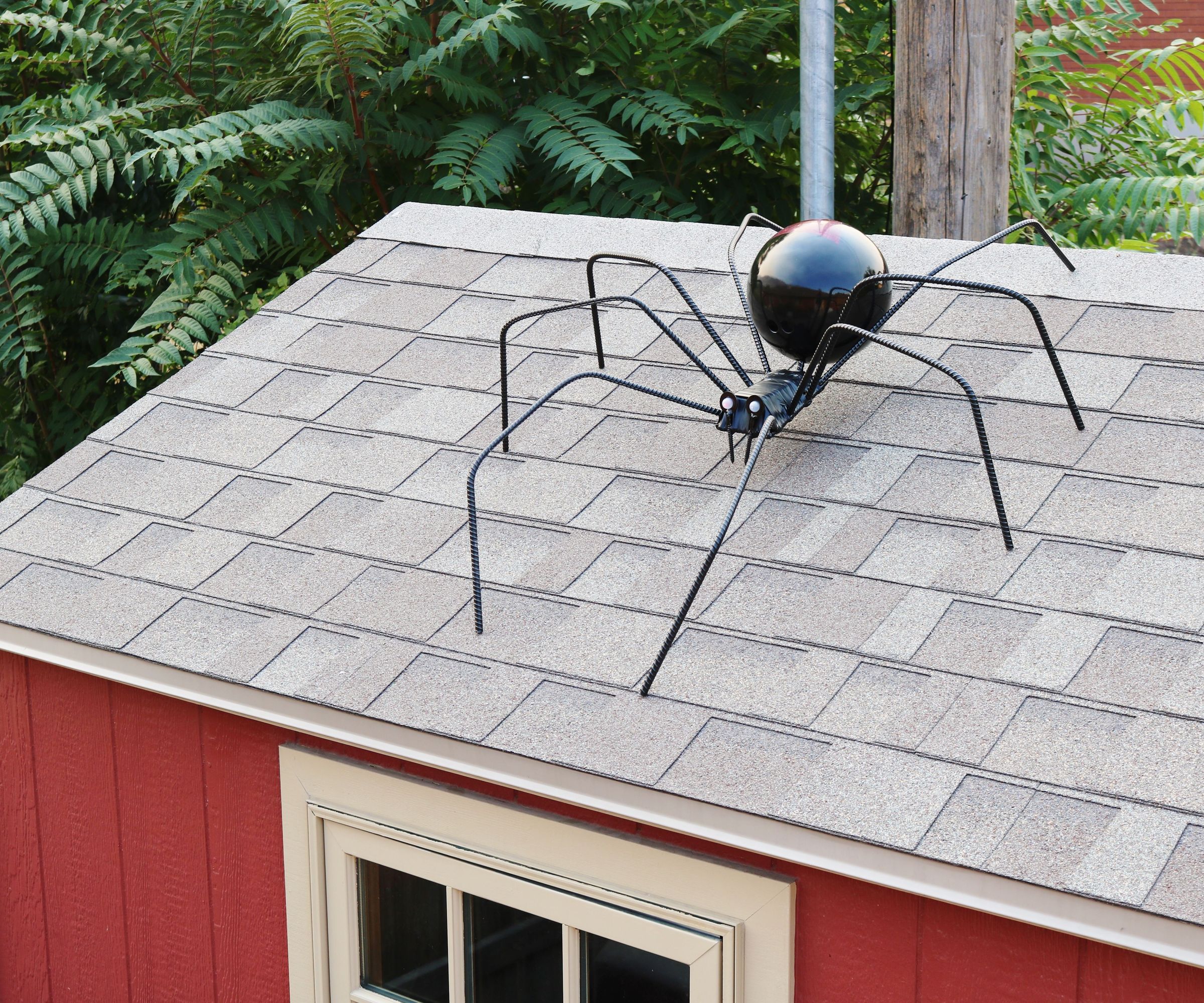 How to Make Giant Halloween Spiders