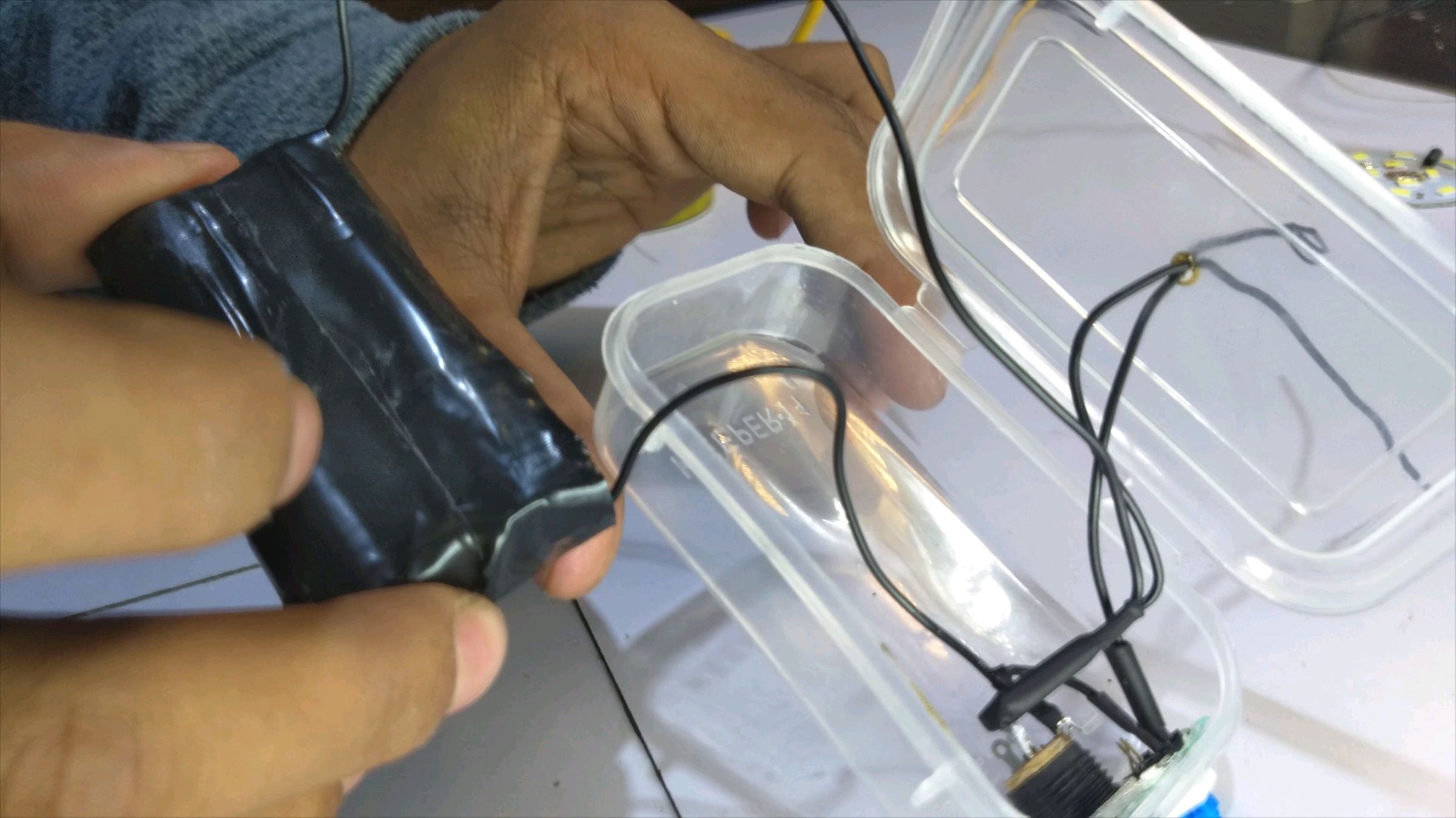 DIY LED FLASHLIGHT (SUPER BRIGHT) 12 Steps (with Pictures