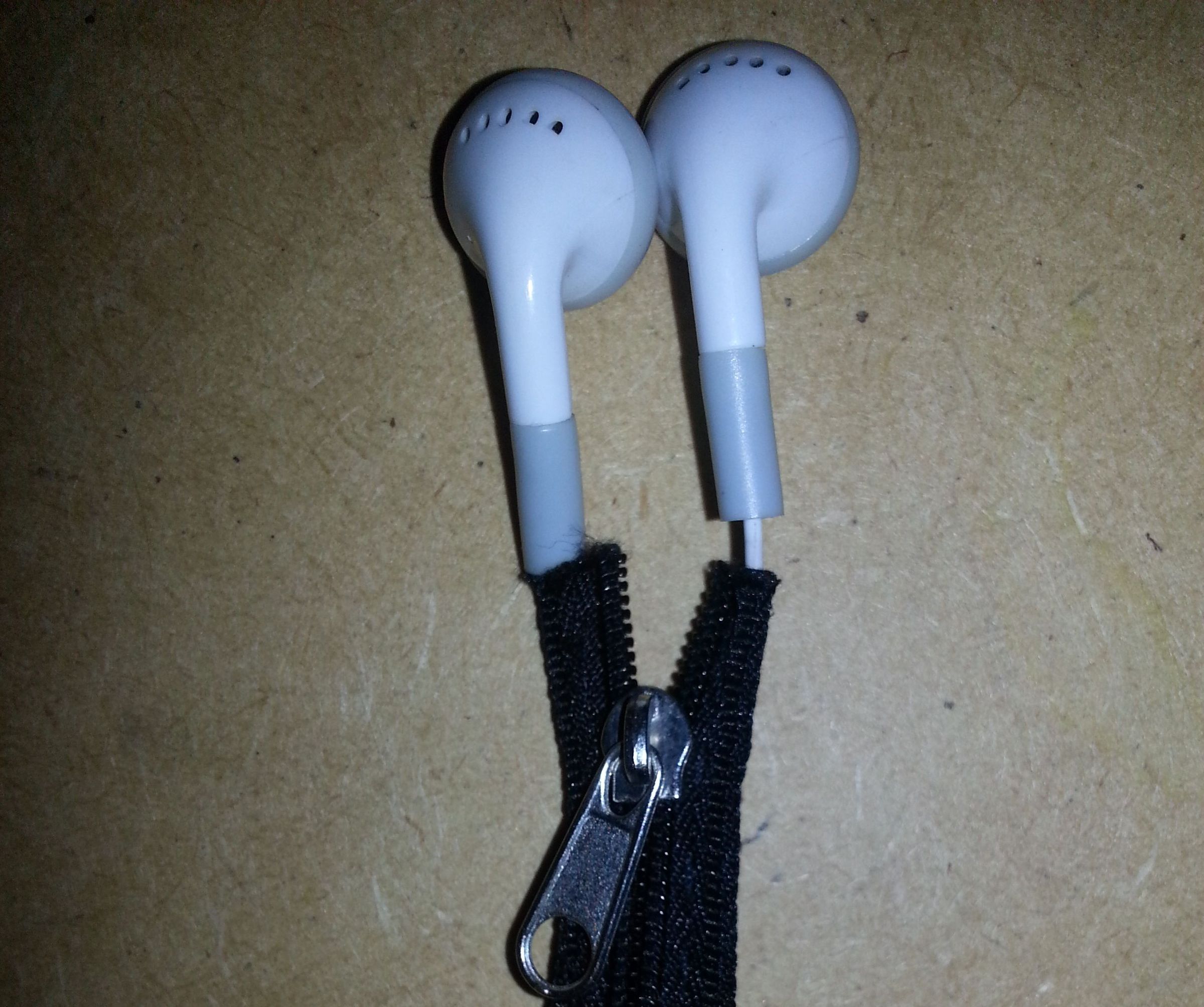 Zipper Head Phones