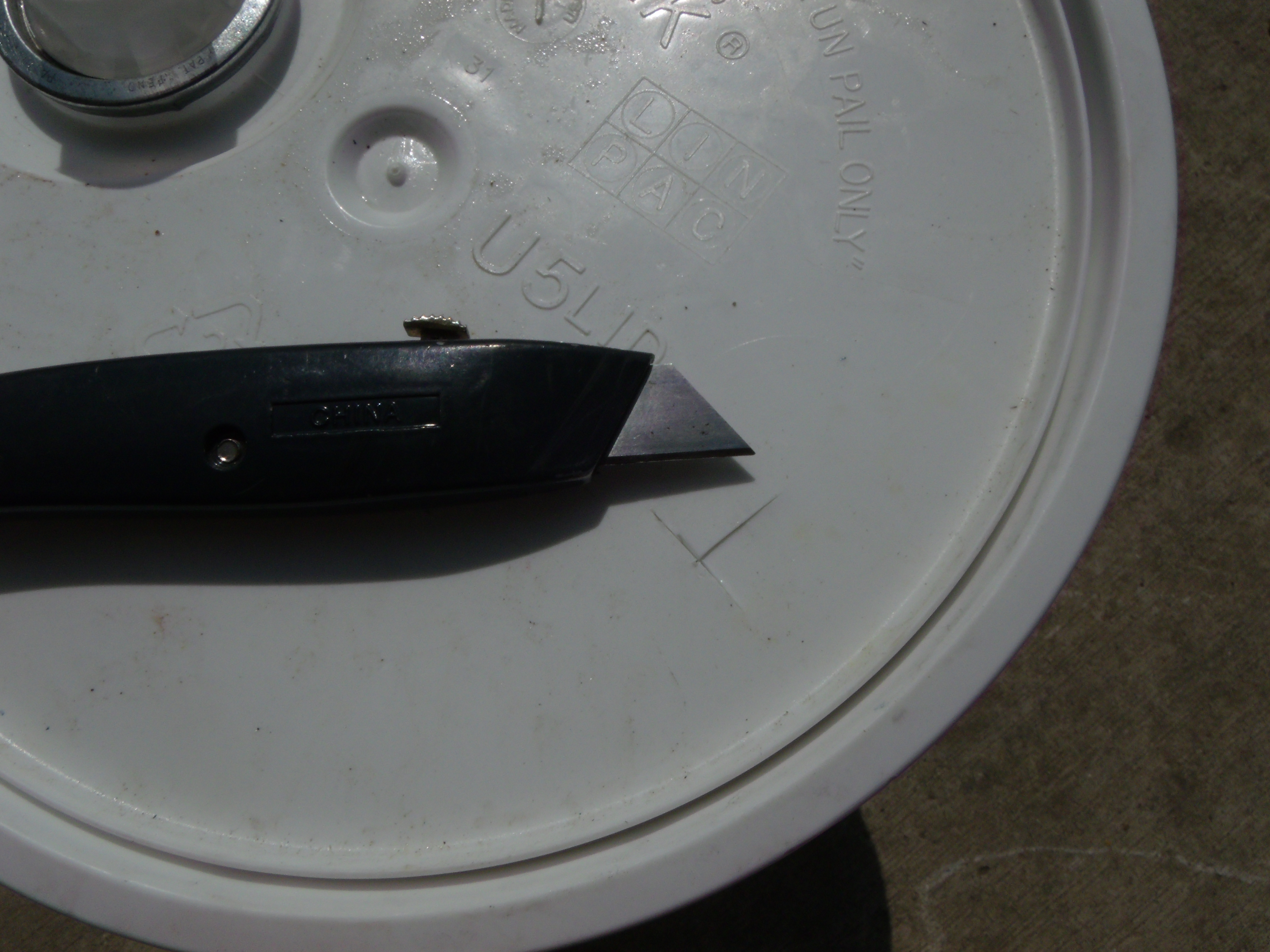 How to Remove 5 Gallon Bucket Lids 5 Steps Instructables