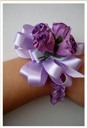 Wrist corsage tutorial