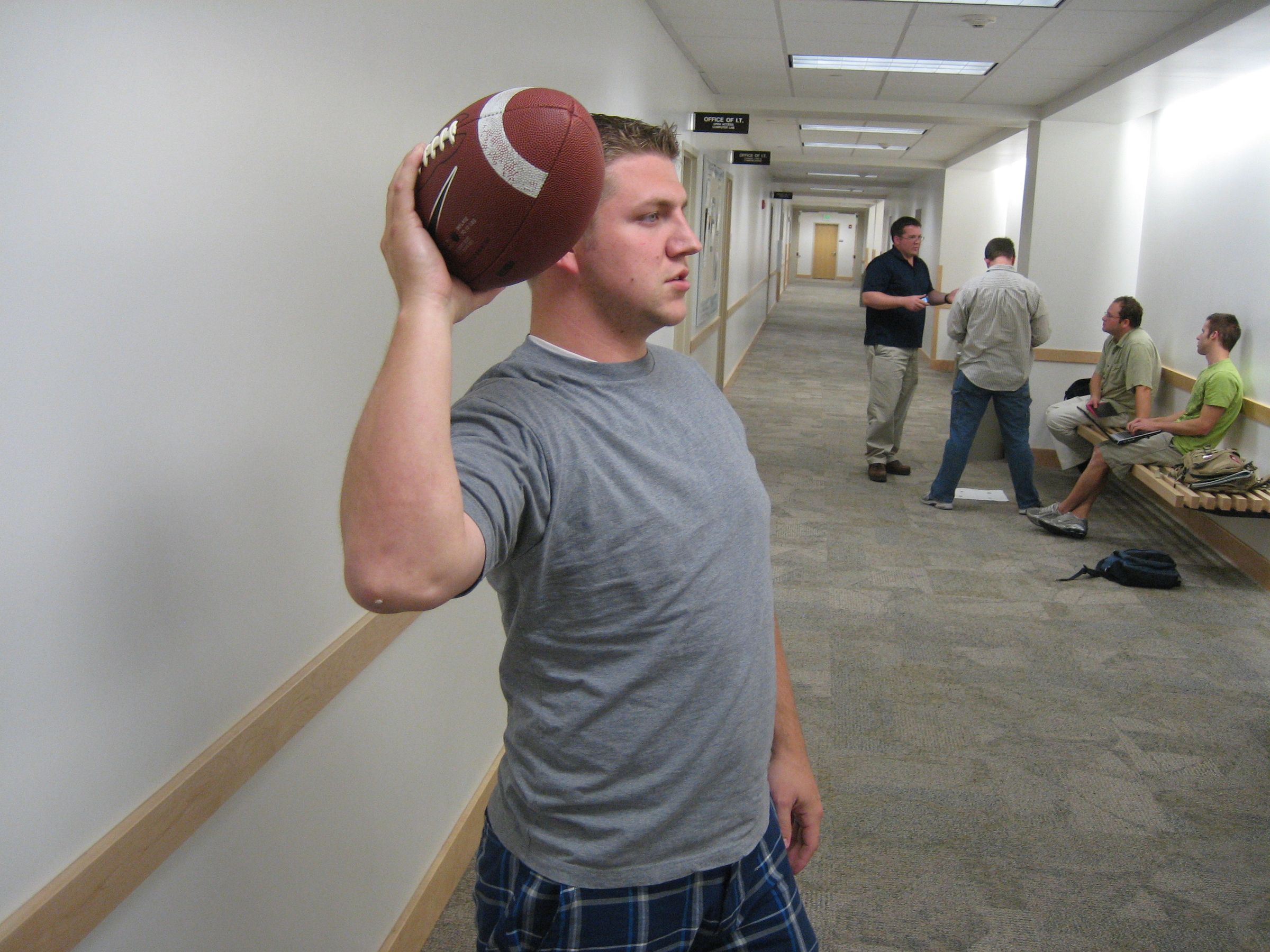 How to Throw a Football 6 Steps (with Pictures) Instructables